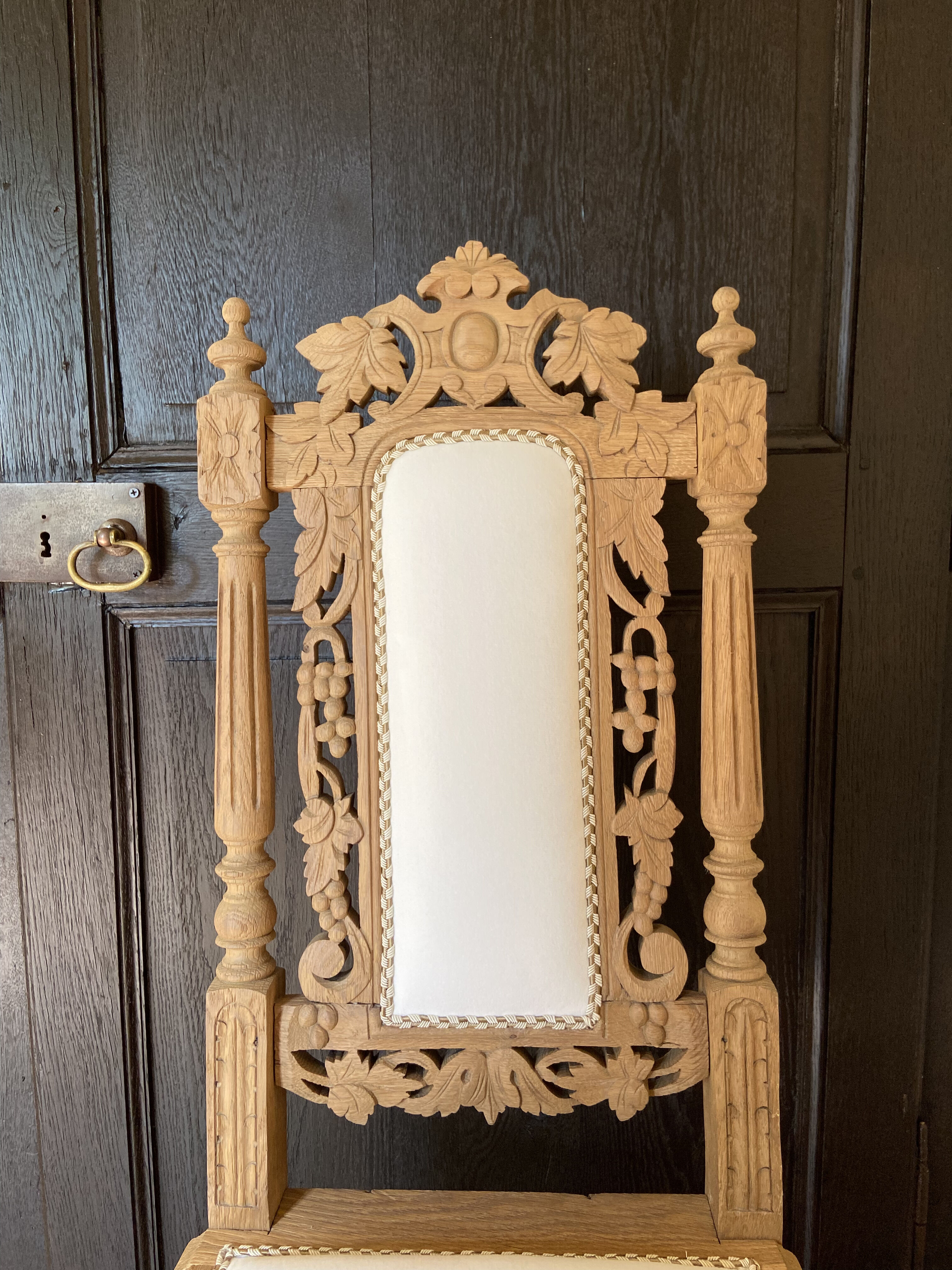 Set of 2 wooden chairs