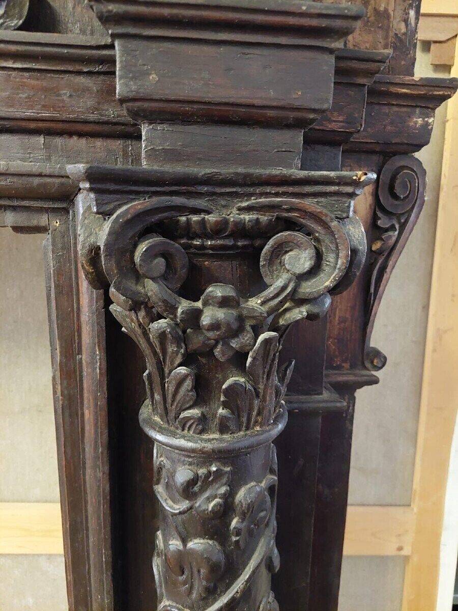 Large fireplace aedicule, carved frame, Renaissance style, 17th century, Italy