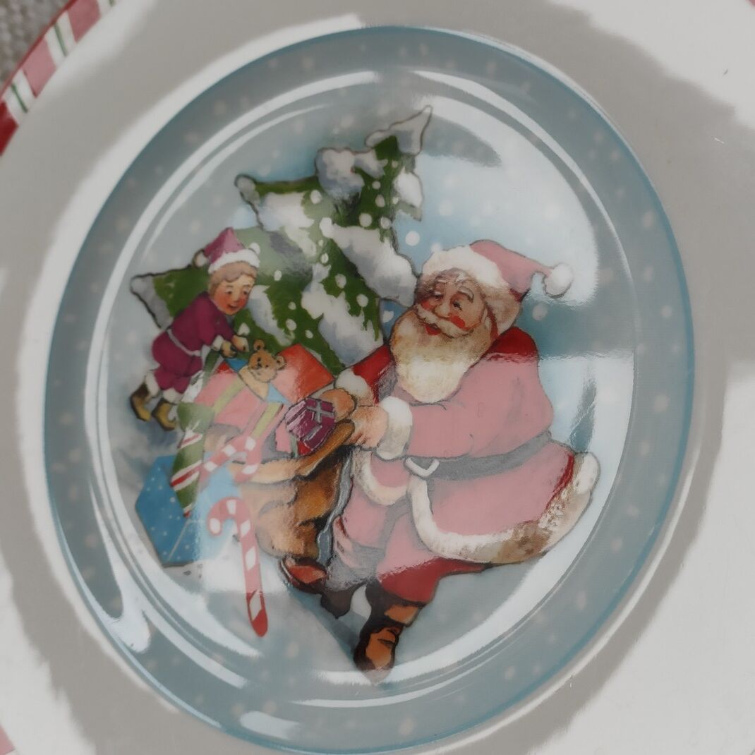 Pair of Villeroy & Boch christmas plates