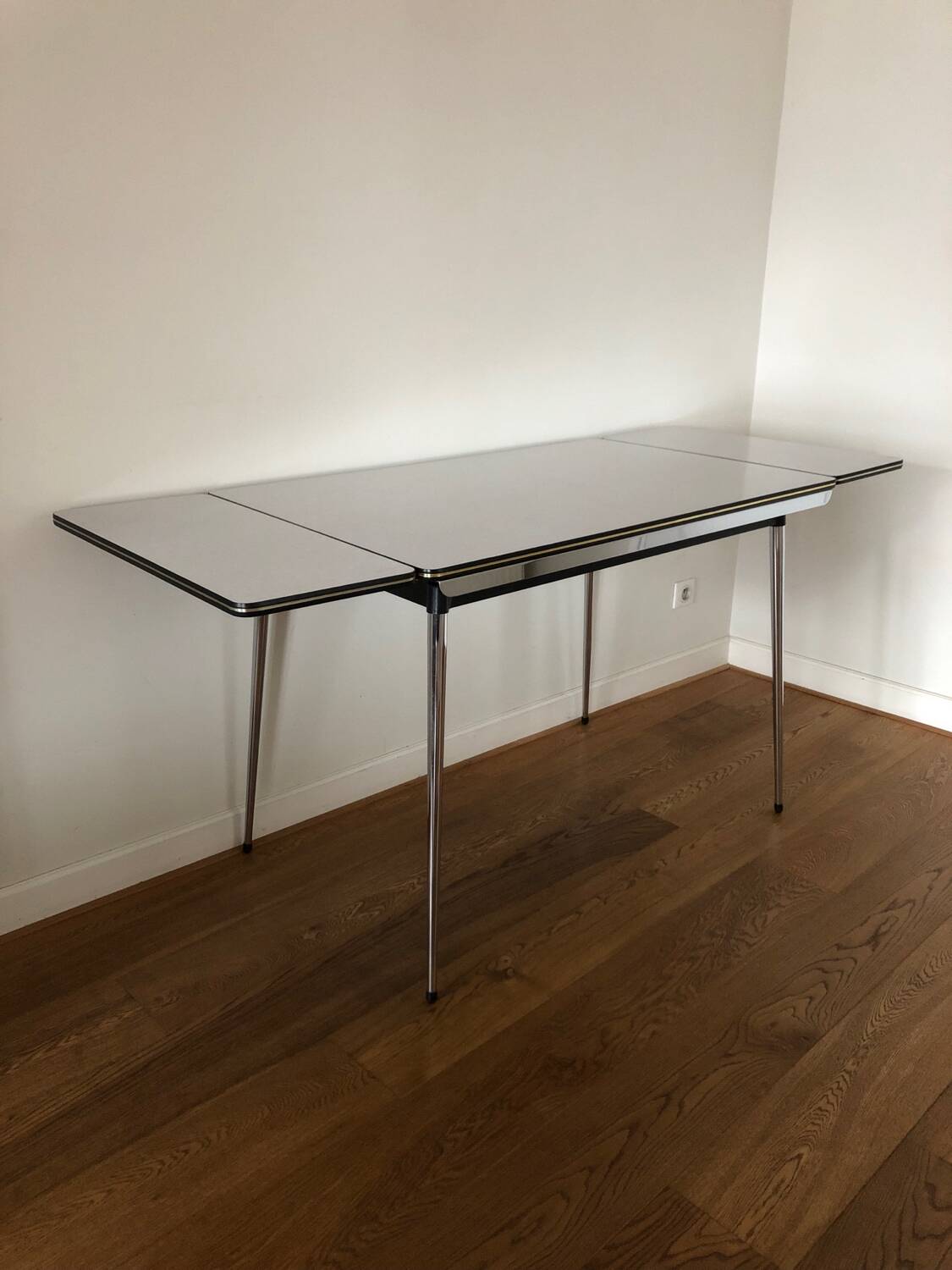 Extendable table