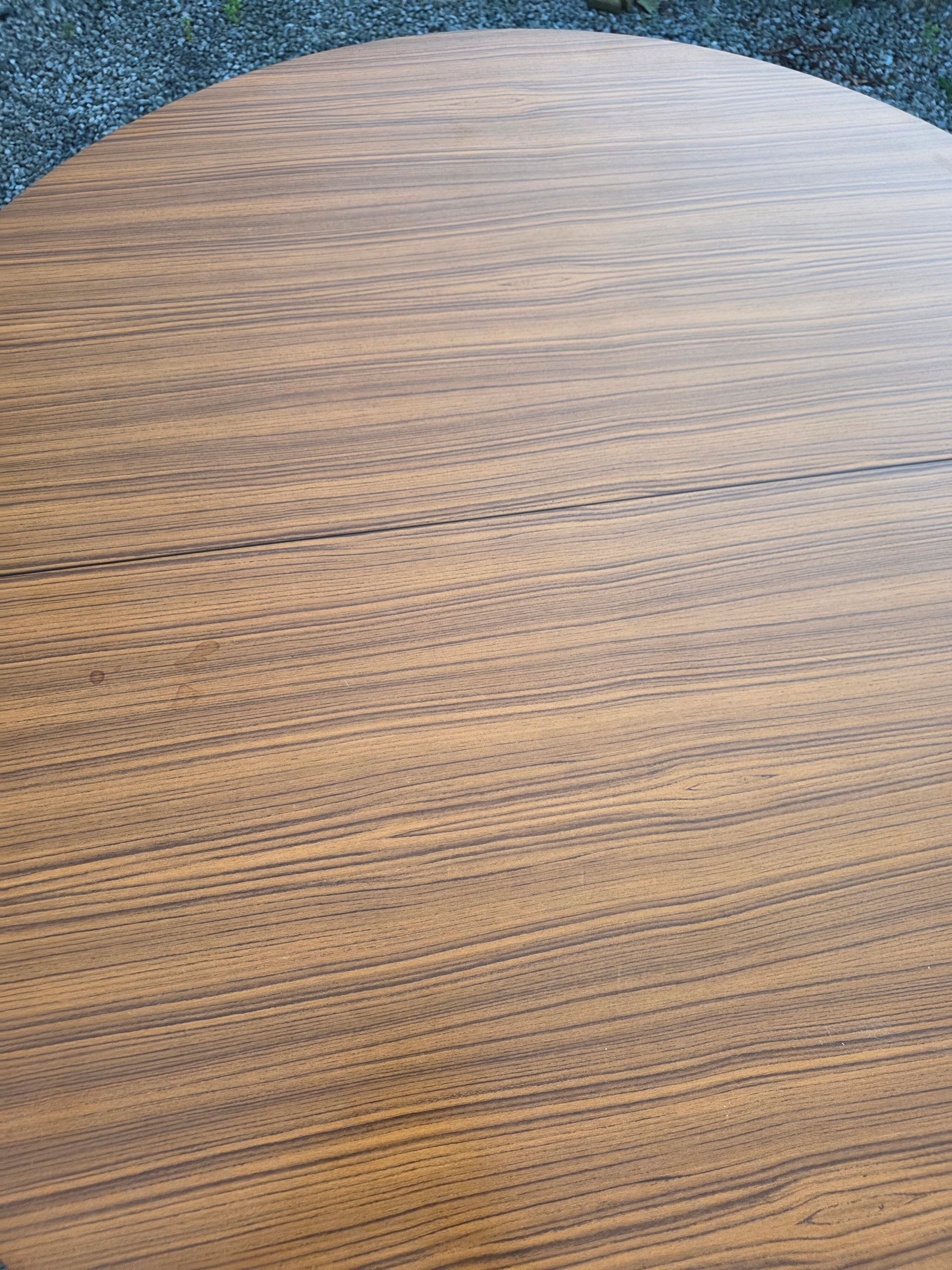 Table scandinave extensible en teck des années 60