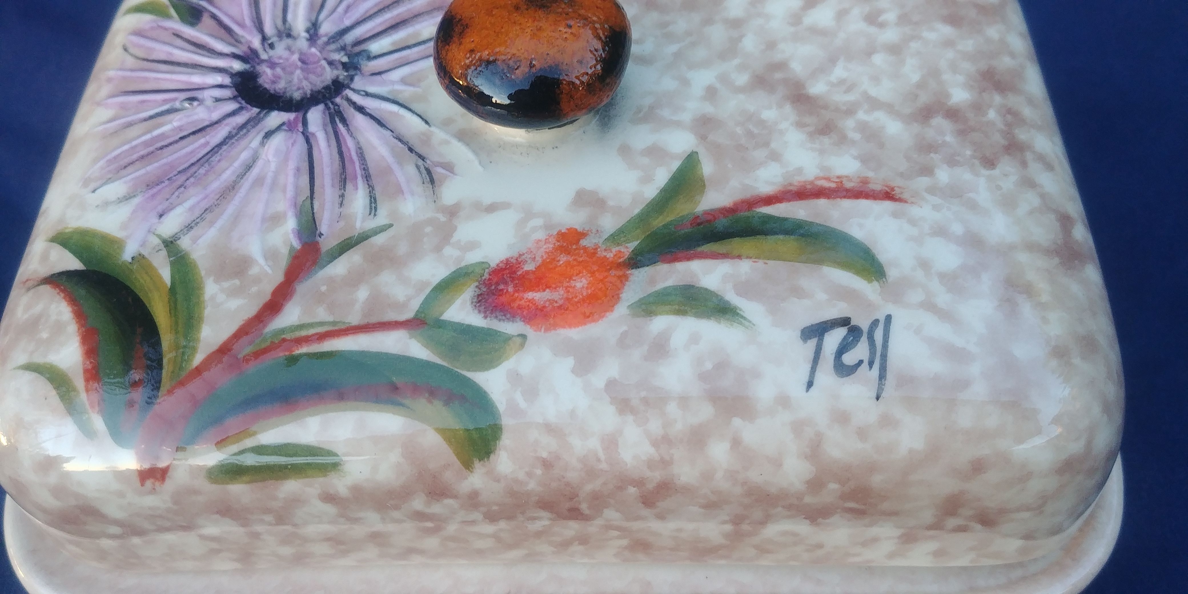 Large glazed ceramic butter cellar Vallauris signed Tess years 60/70 flower decoration in relief.