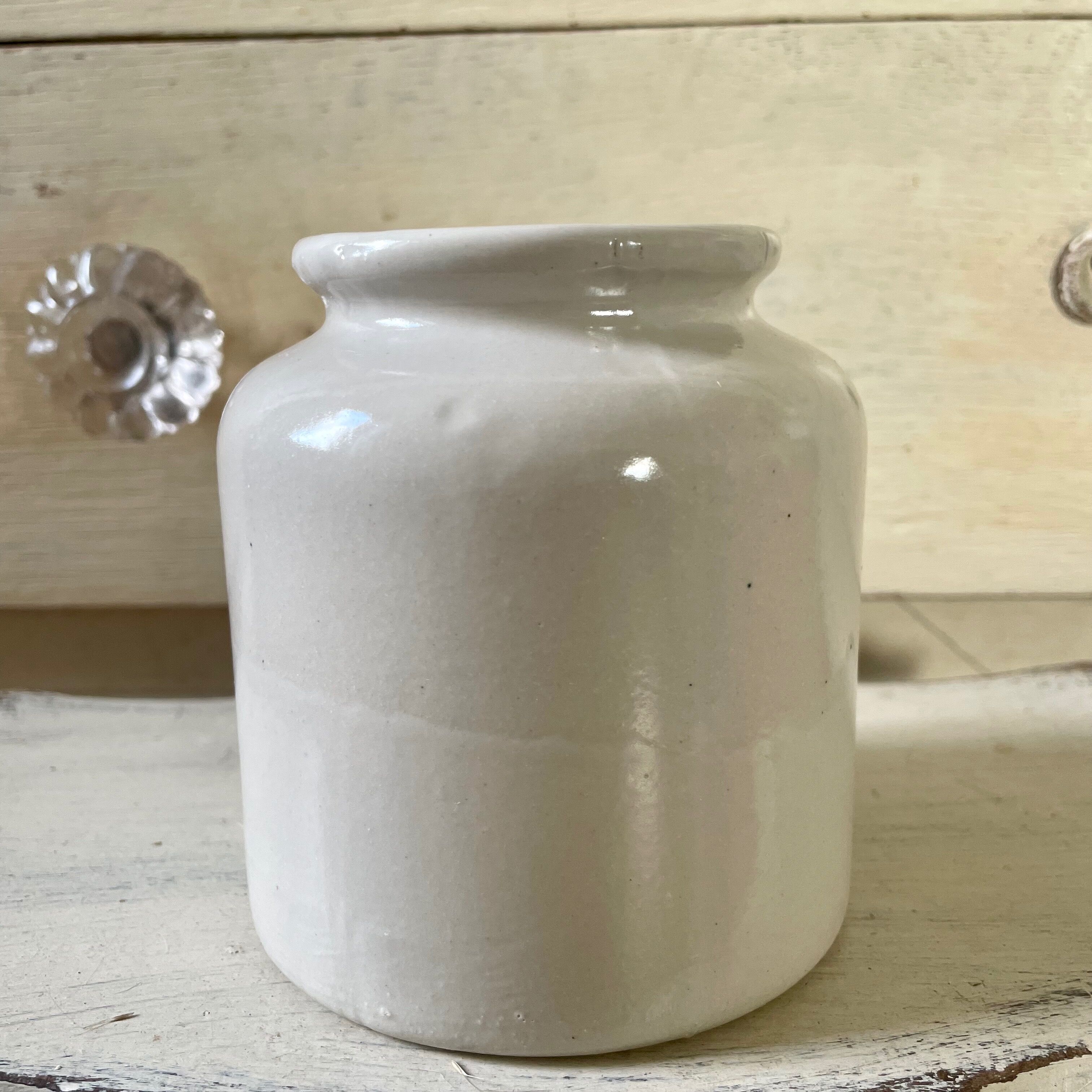 Vintage white enamelled stoneware pot