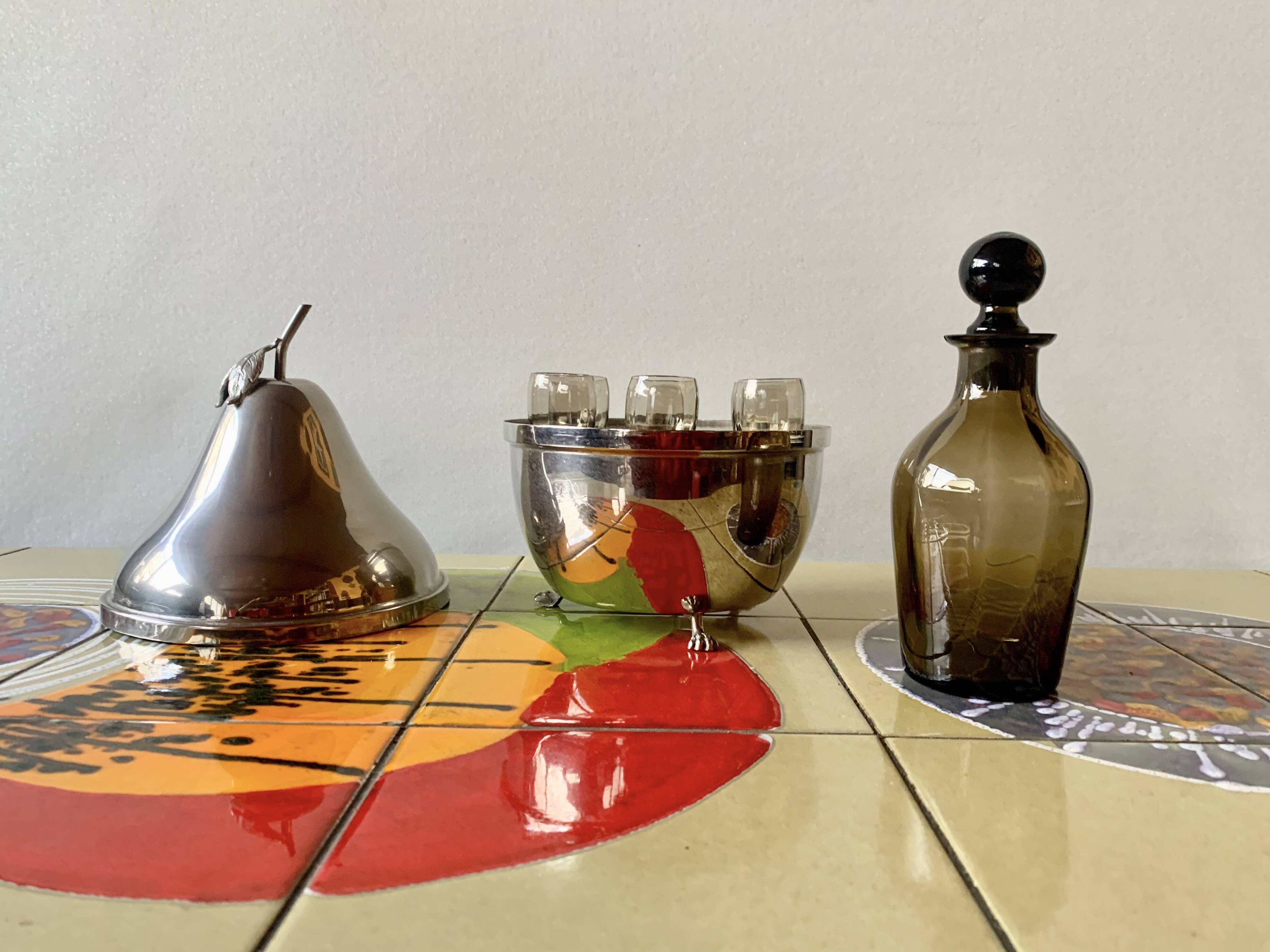 Chromed metal pear - 1 carafe and 6 amber crystal glasses - liquor cellar