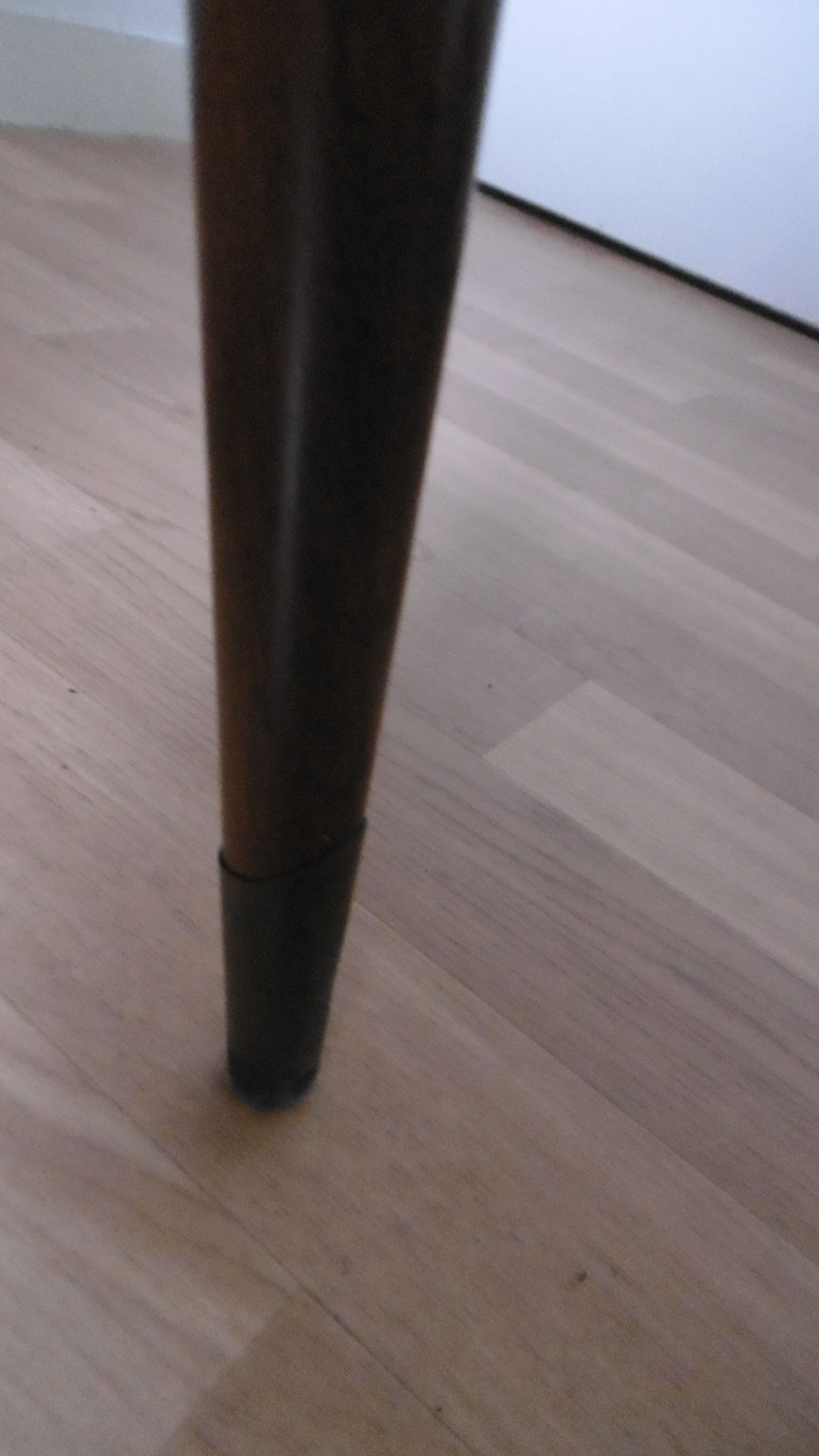 Chair in white leatherette of 60-70 years