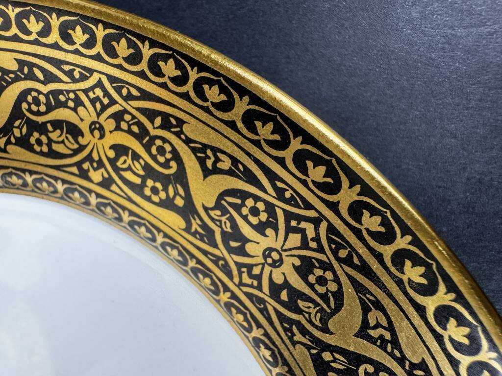 6 assiettes Limoges F Legrand décor noir et or fin