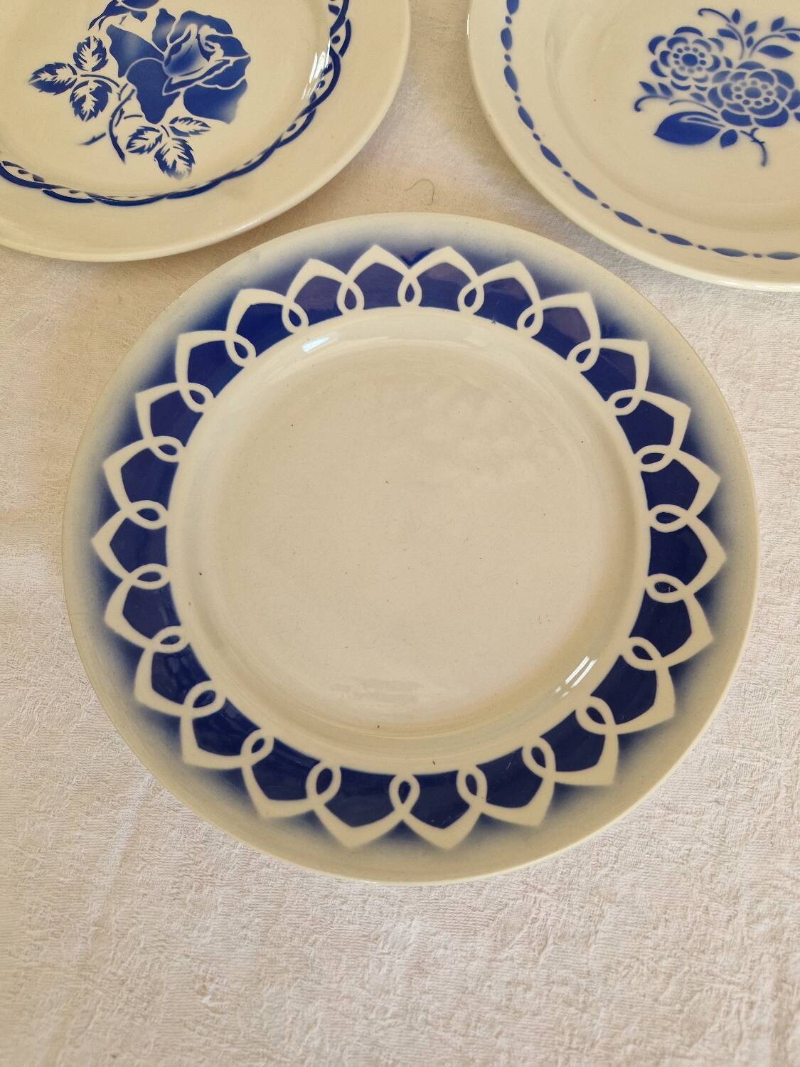 Set of 12 mismatched dinner plates
