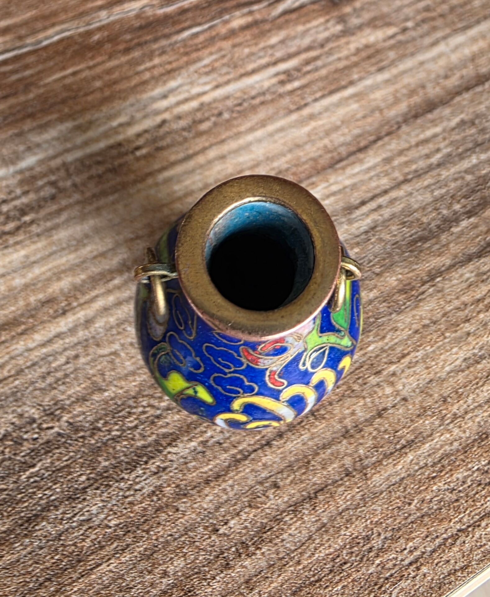Mini vase de vitrine en émail cloisonné chinois