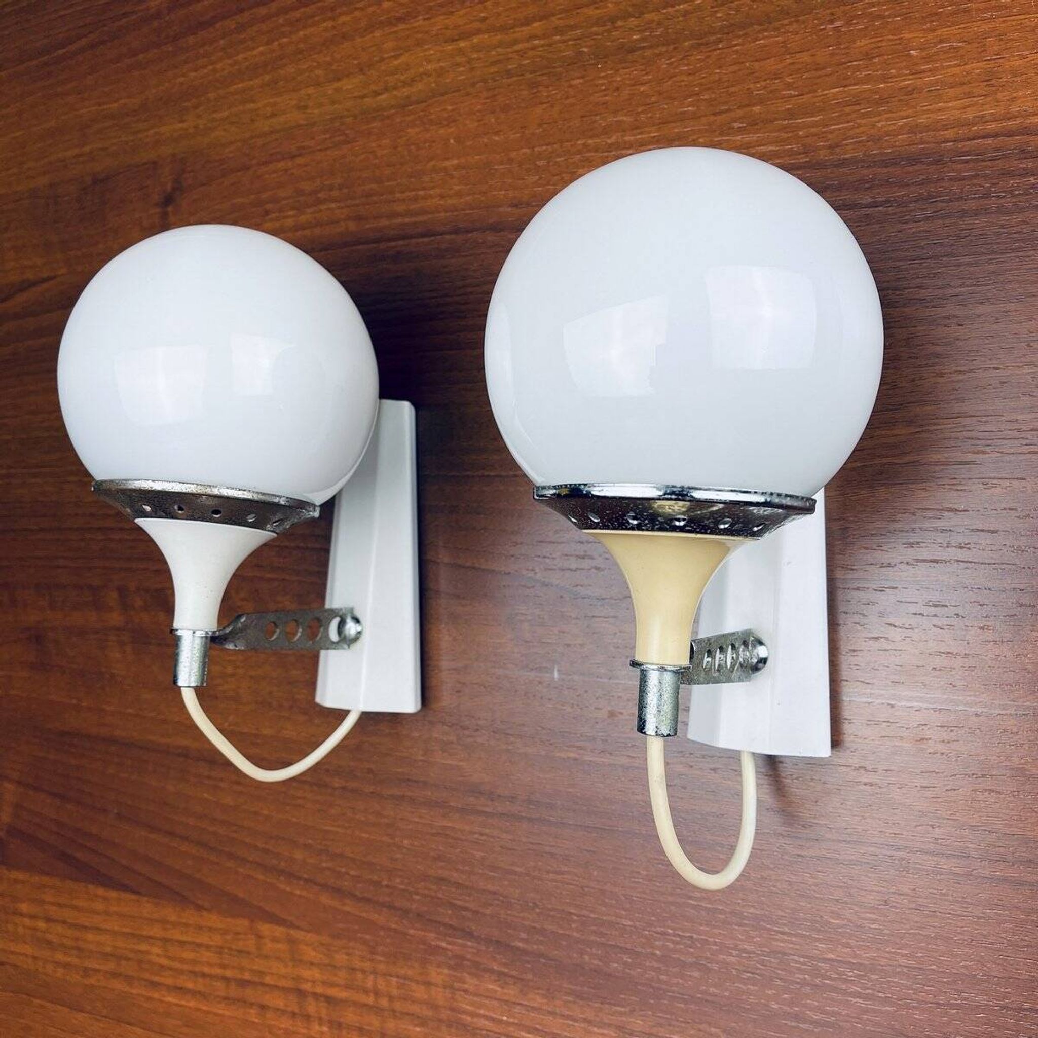 Italian white wall sconces from the mid-century by Targetti Sankey, 1960s, set of 2.