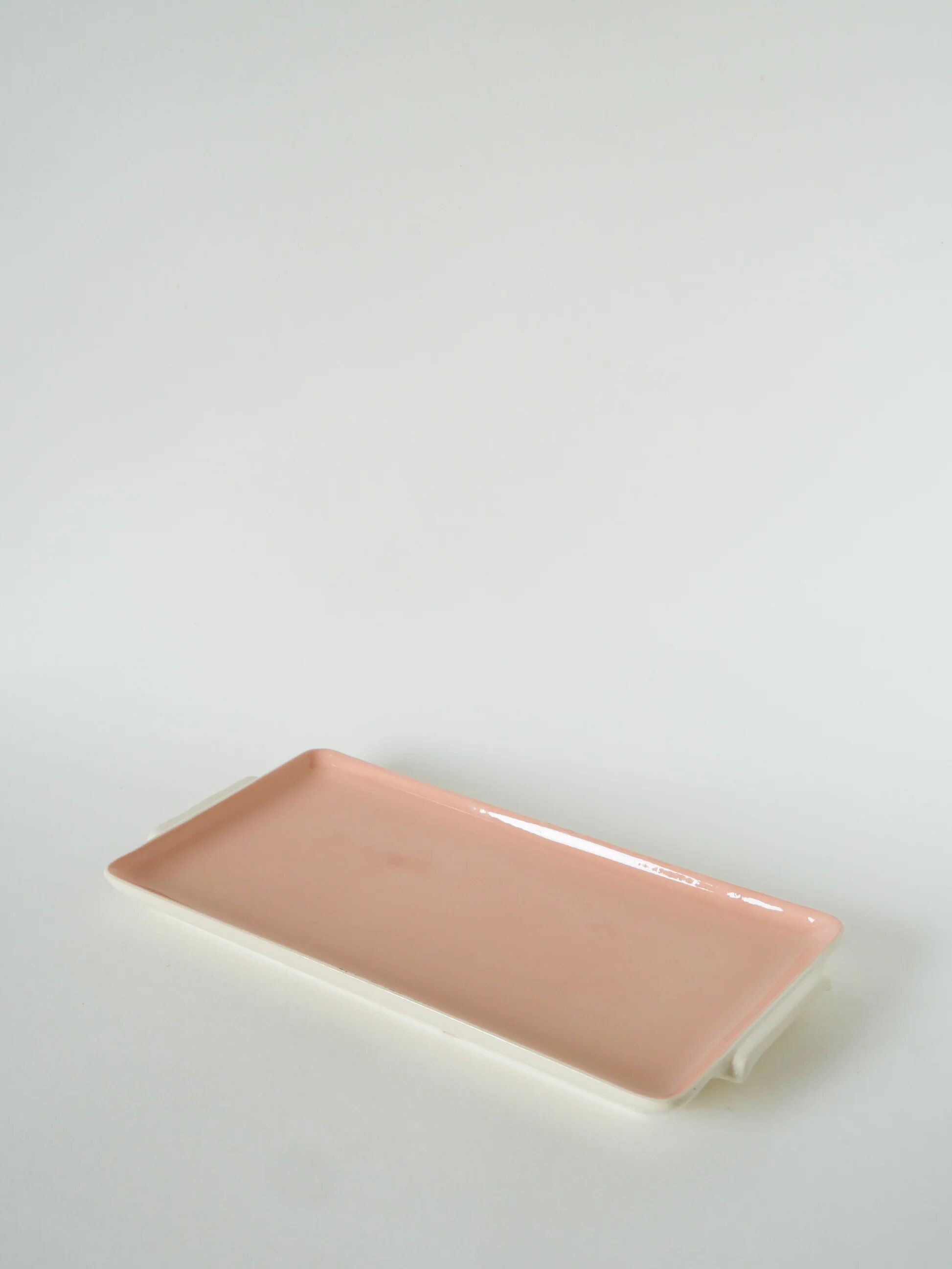 Plat à cake en faïence, rose poudré, 1950