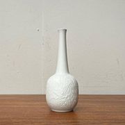 German white porcelain vase from the mid-century with bird motif by Kaiser, 1960s.