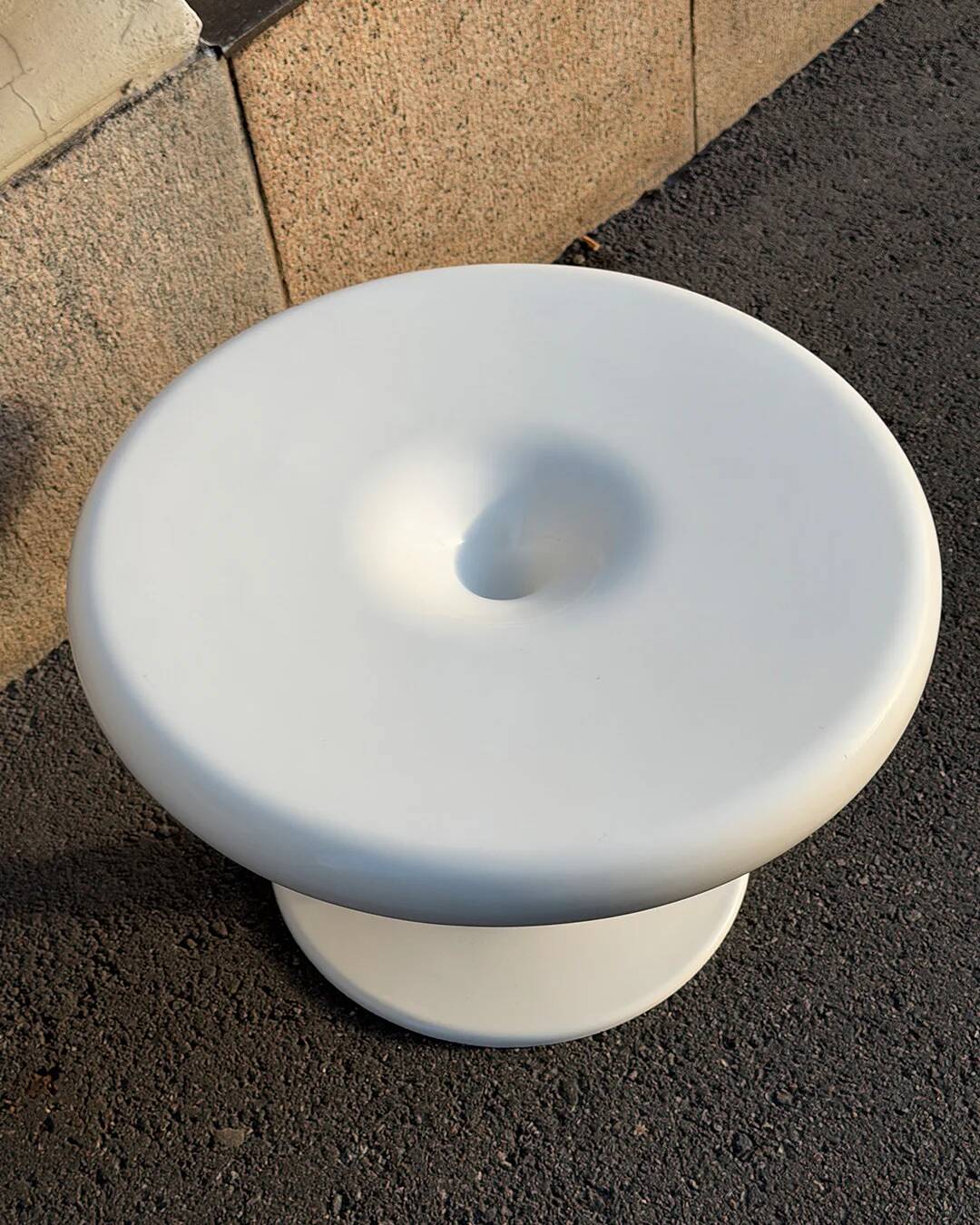 Table basse blanche Eero Aarnio Kanttarelli pour Asko