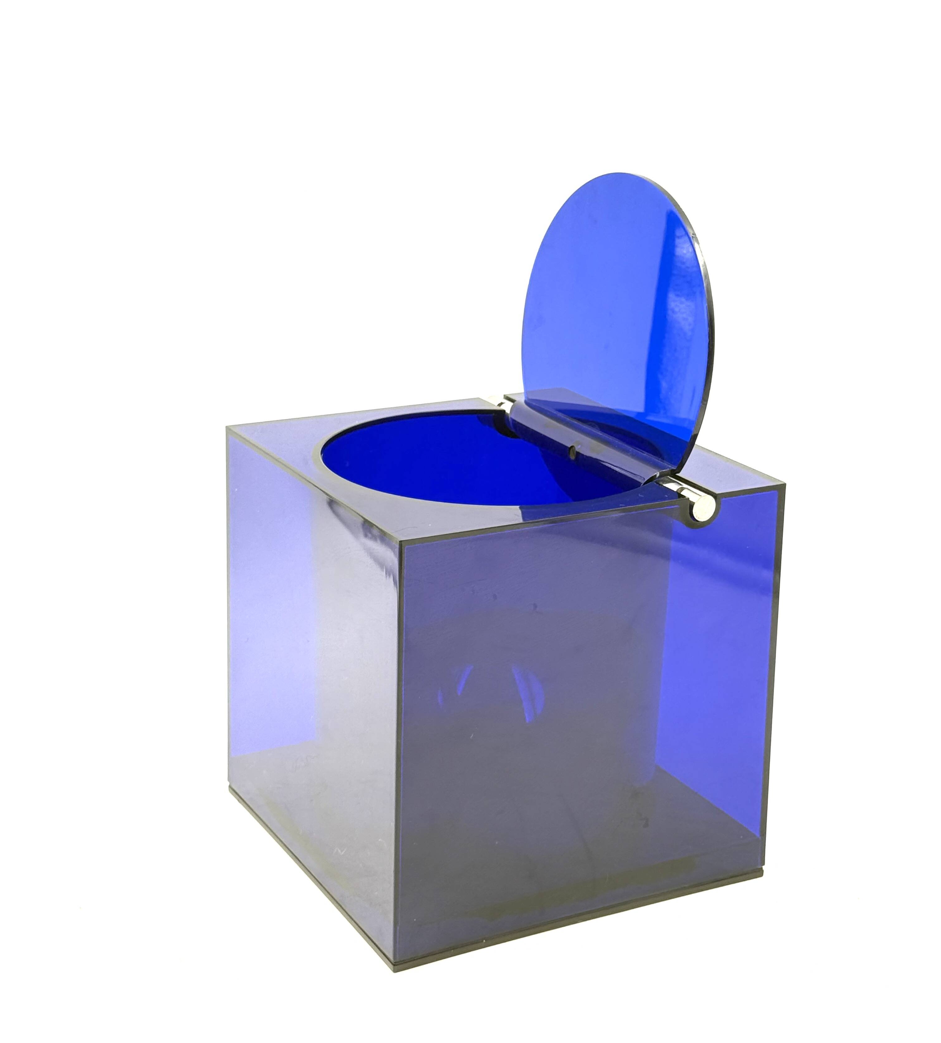 Space age blue plastic Ice Bucket, Studio Opi, Cini & Nils Italy, ca. 1970s