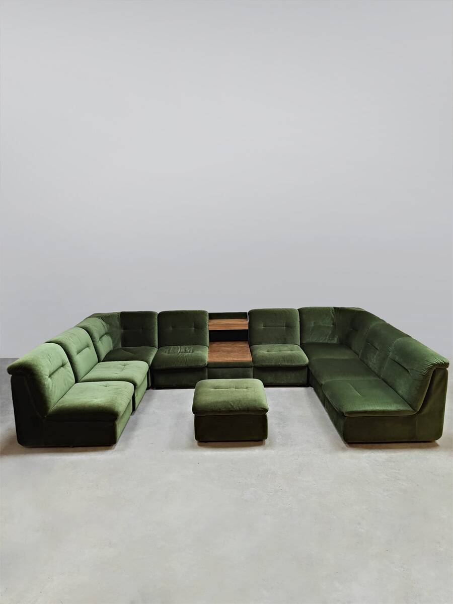Canapé vintage modulable en velours "Green Spirit"