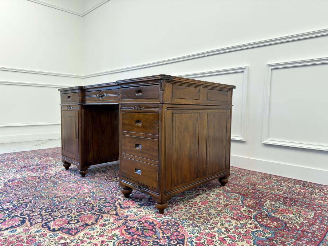Classic English Desk with Black Inlay