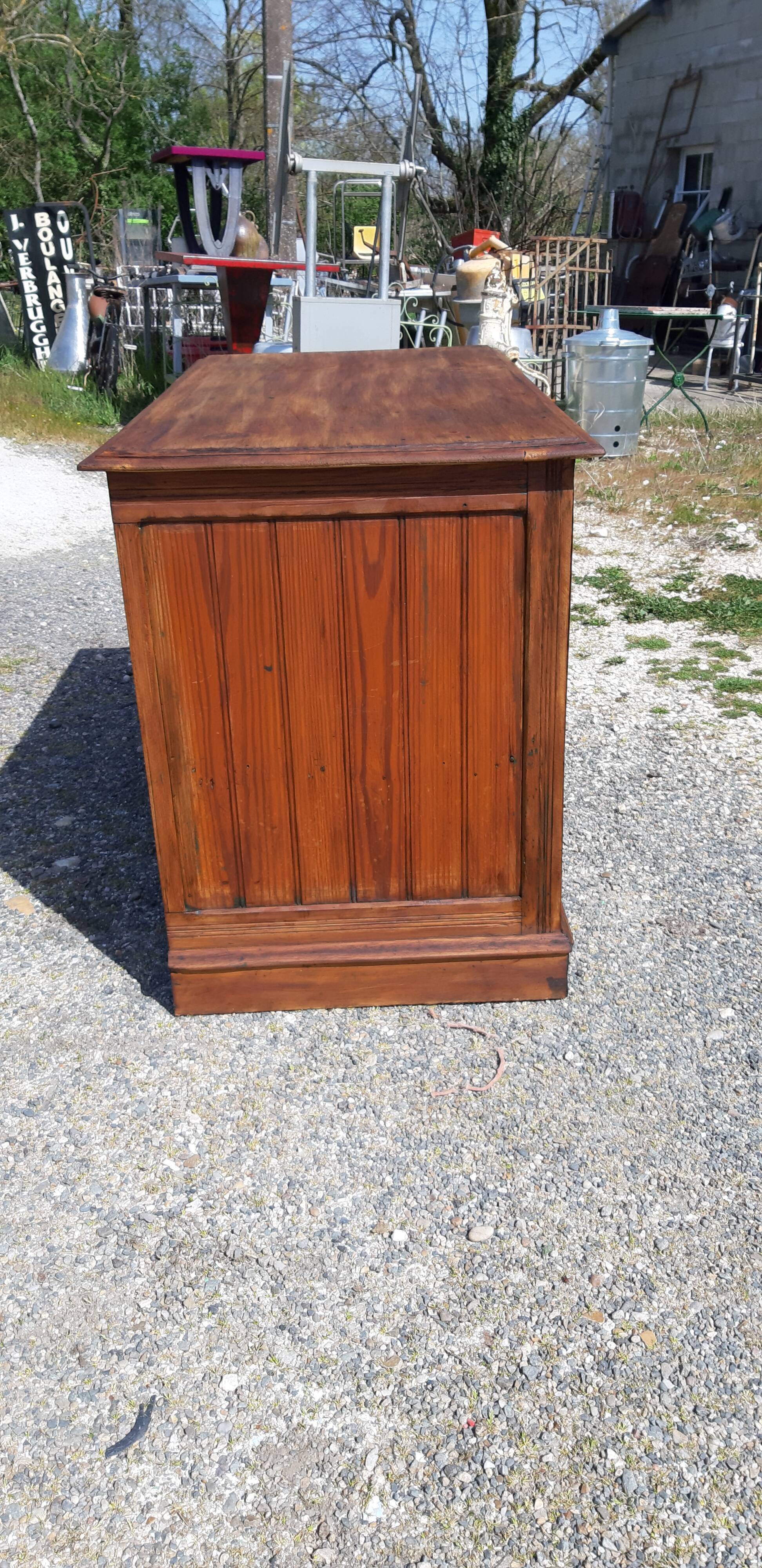 Pine store box counter