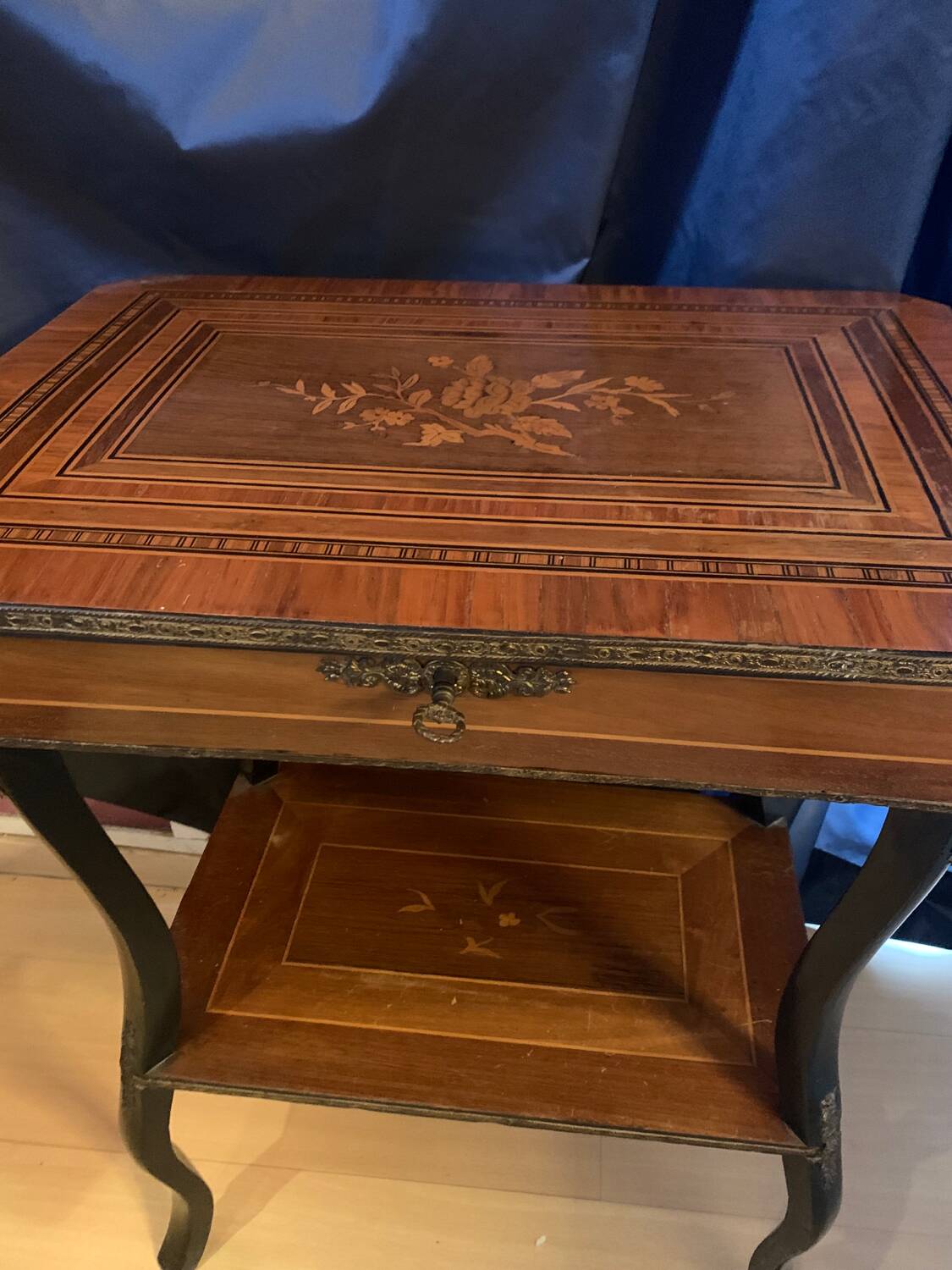 Occasional table marquetry