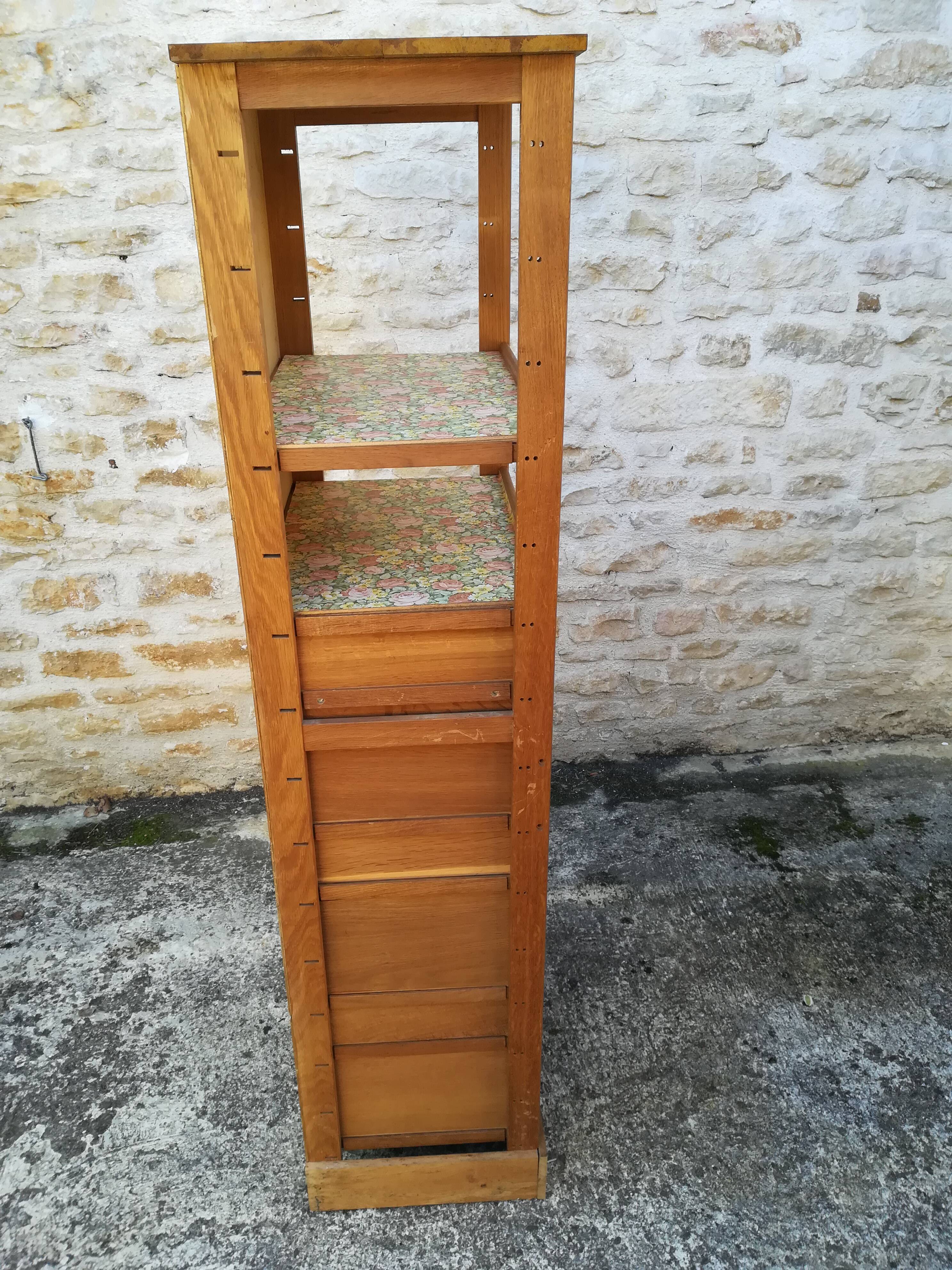 Craft furniture has drawers