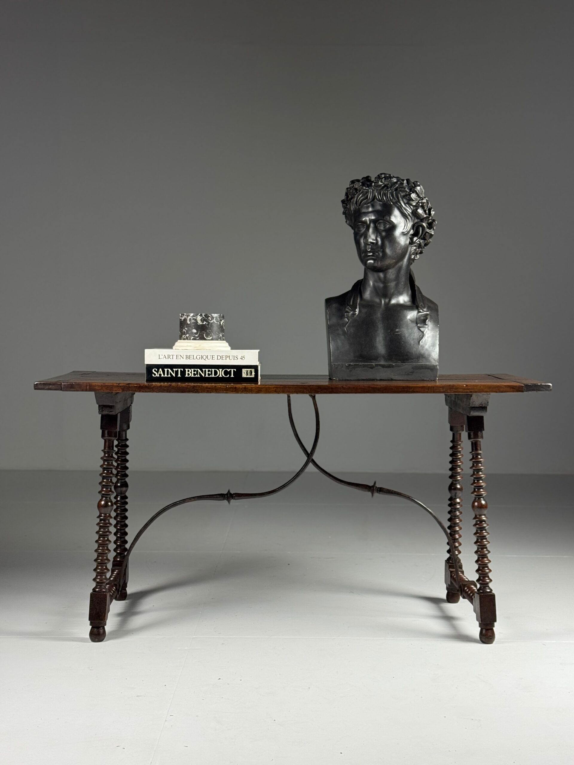 Table espagnole du XVIIIe siècle