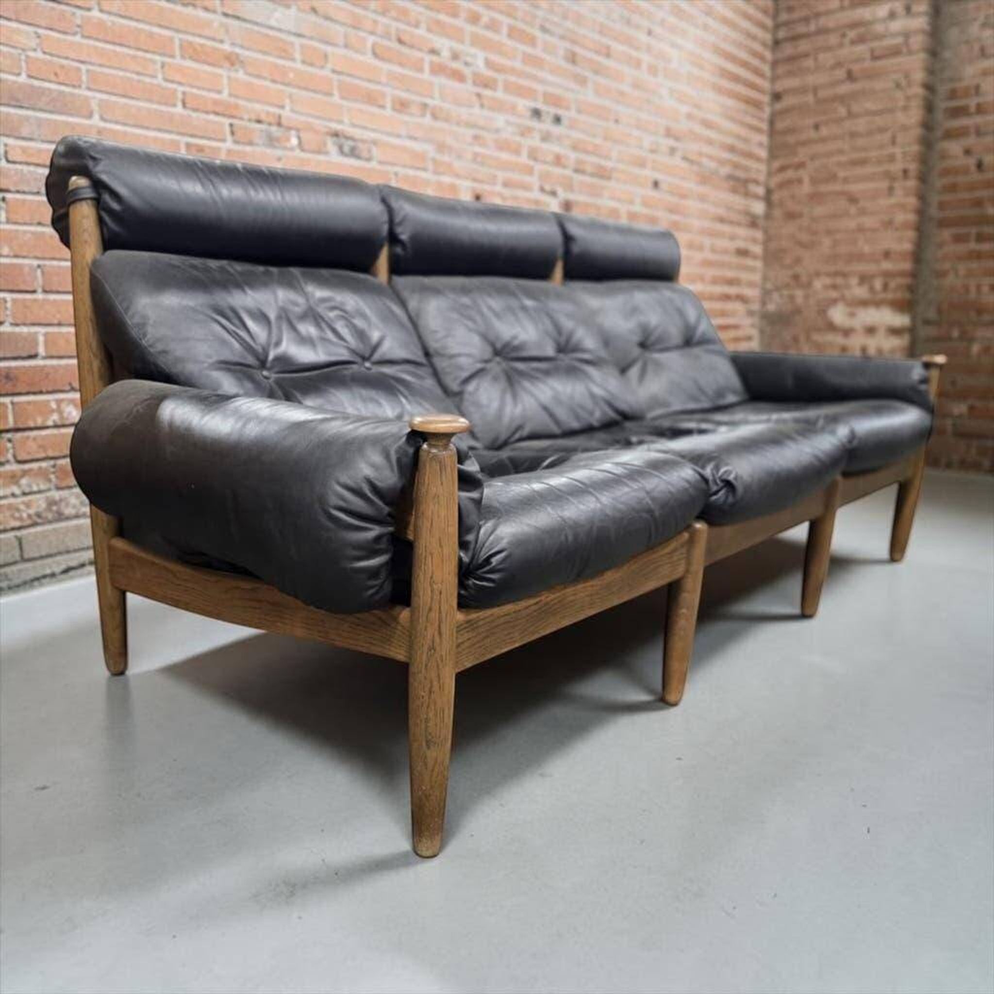 Vintage black leather armchair/sofa/living room by Eric Merthen