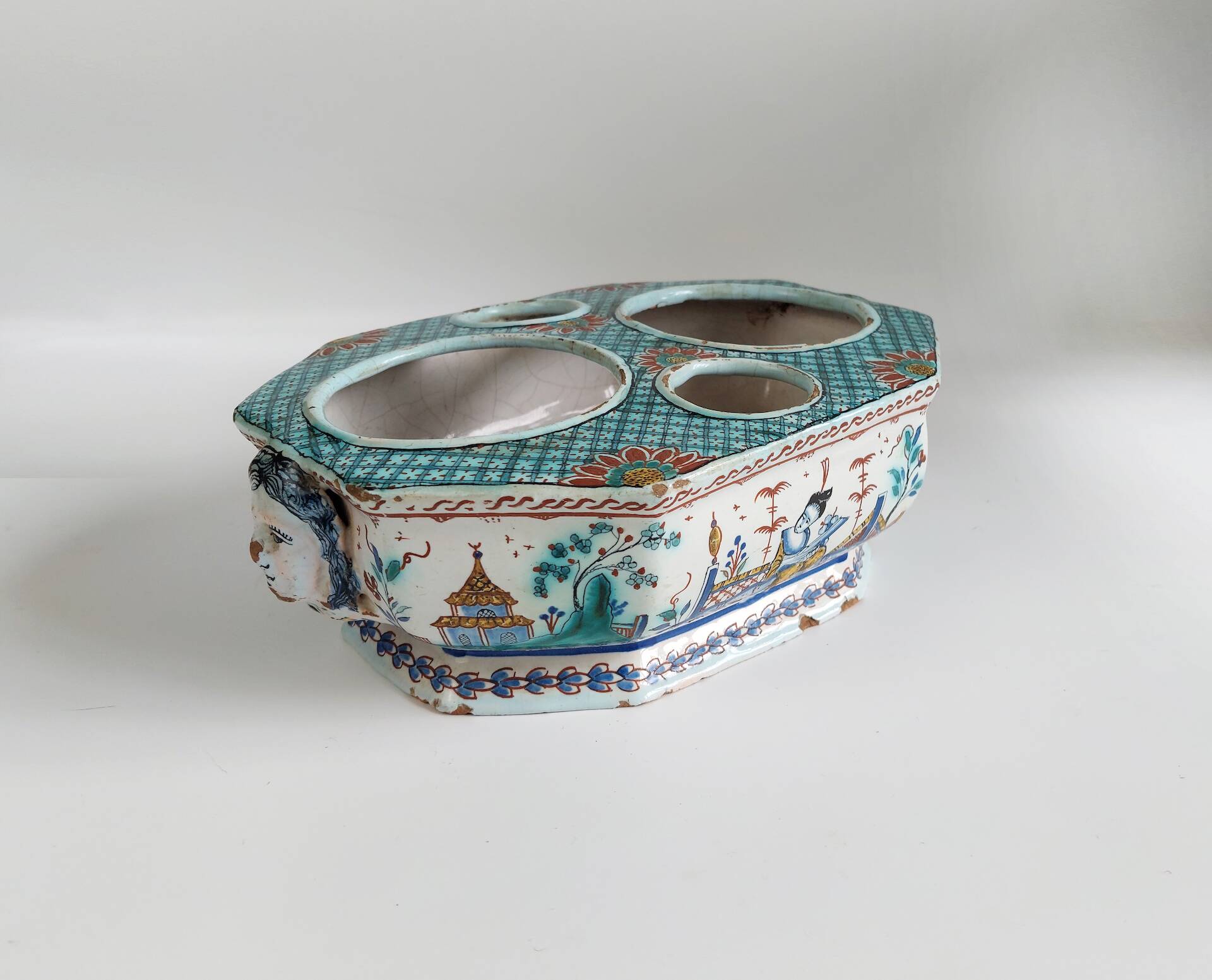 Huilier-vinaigrier en faïence de Rouen à décor au Chinois – XVIIIe siècle