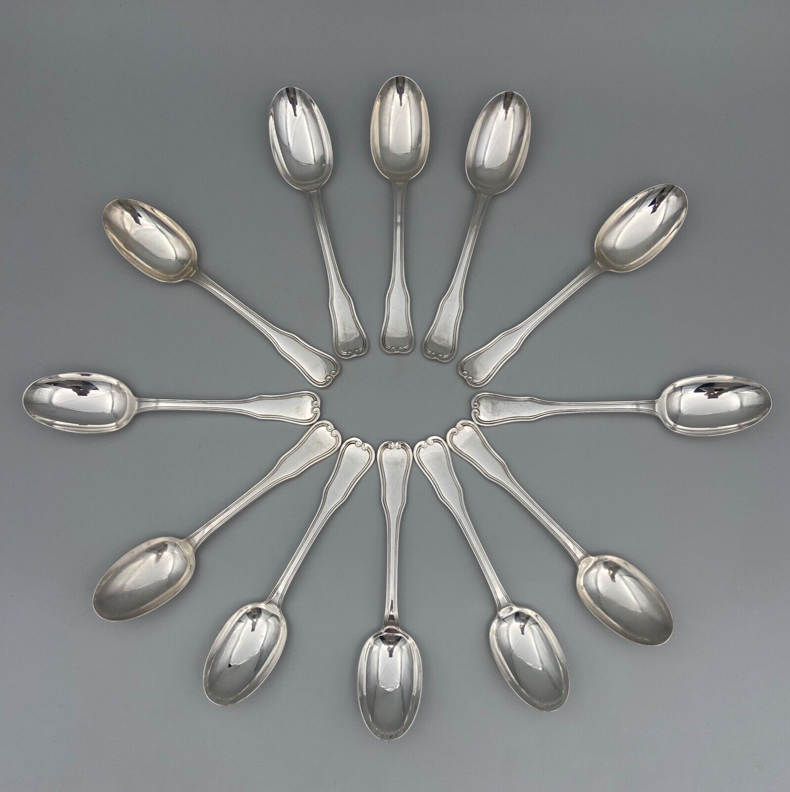 Cutlery set in metal ravinet d'enfert model dauphin 109 pieces
