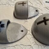 3 bassins de bénitiers d’un monastère français