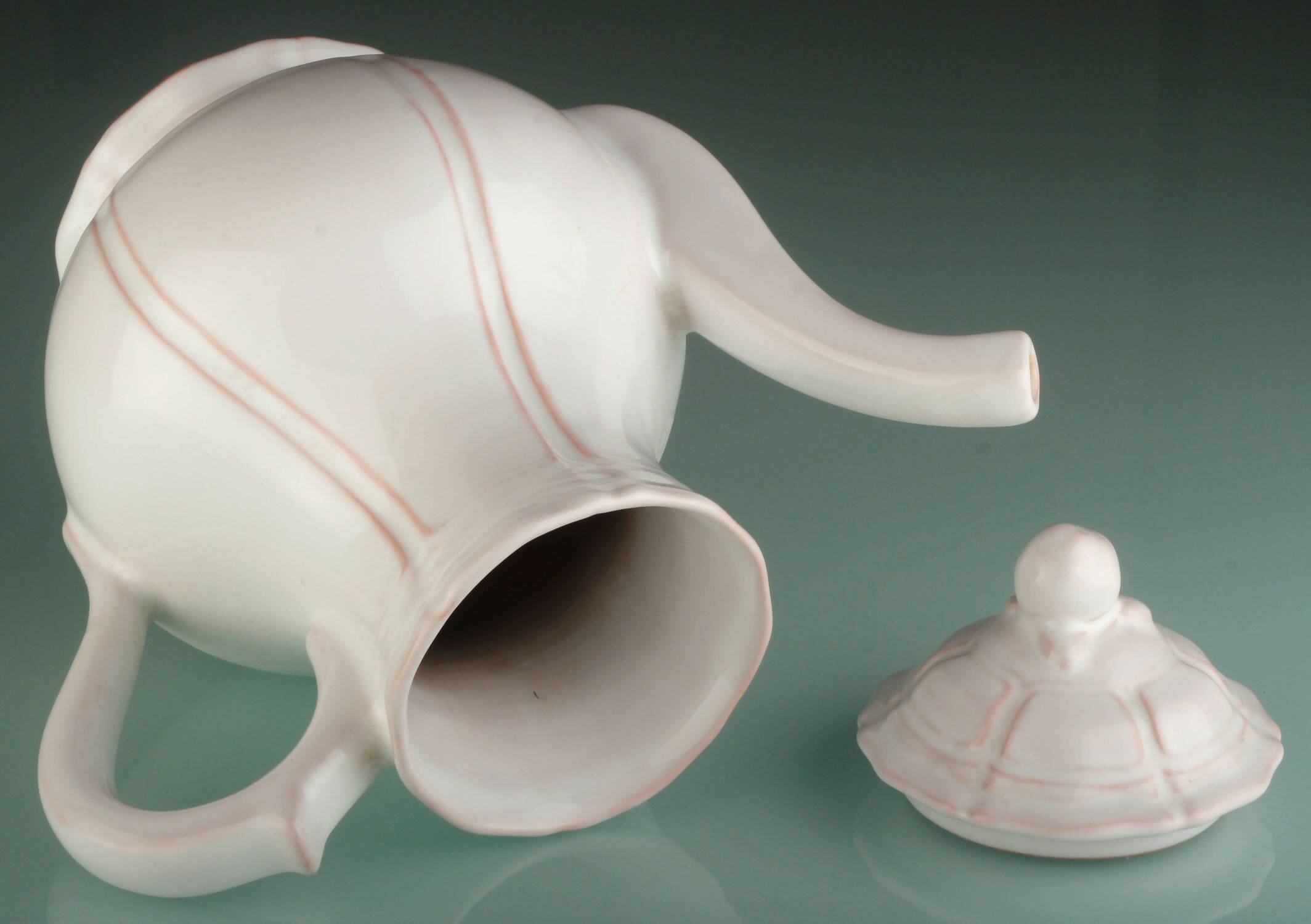 White teapot Henriot Quimper