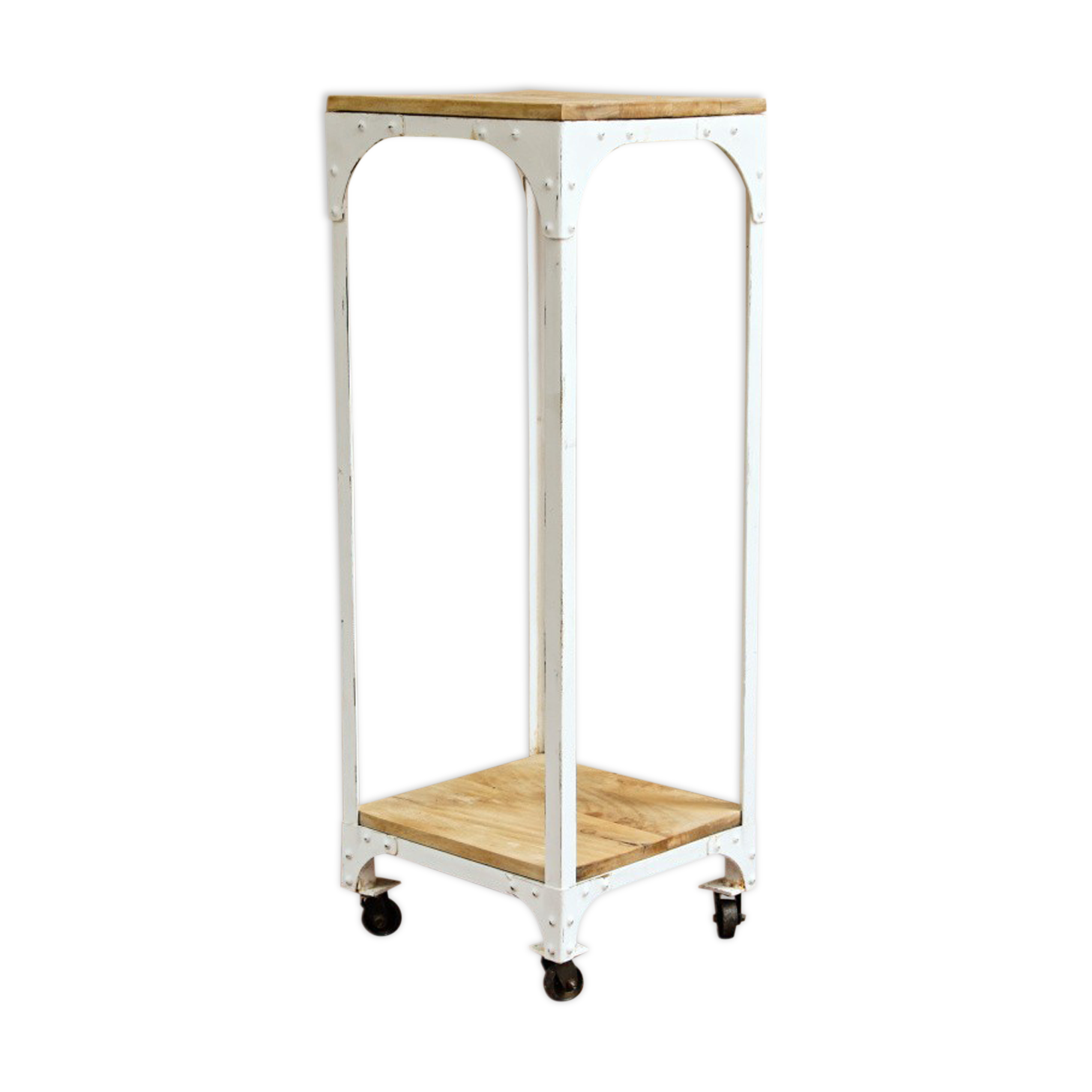 Industrial stele on wheels