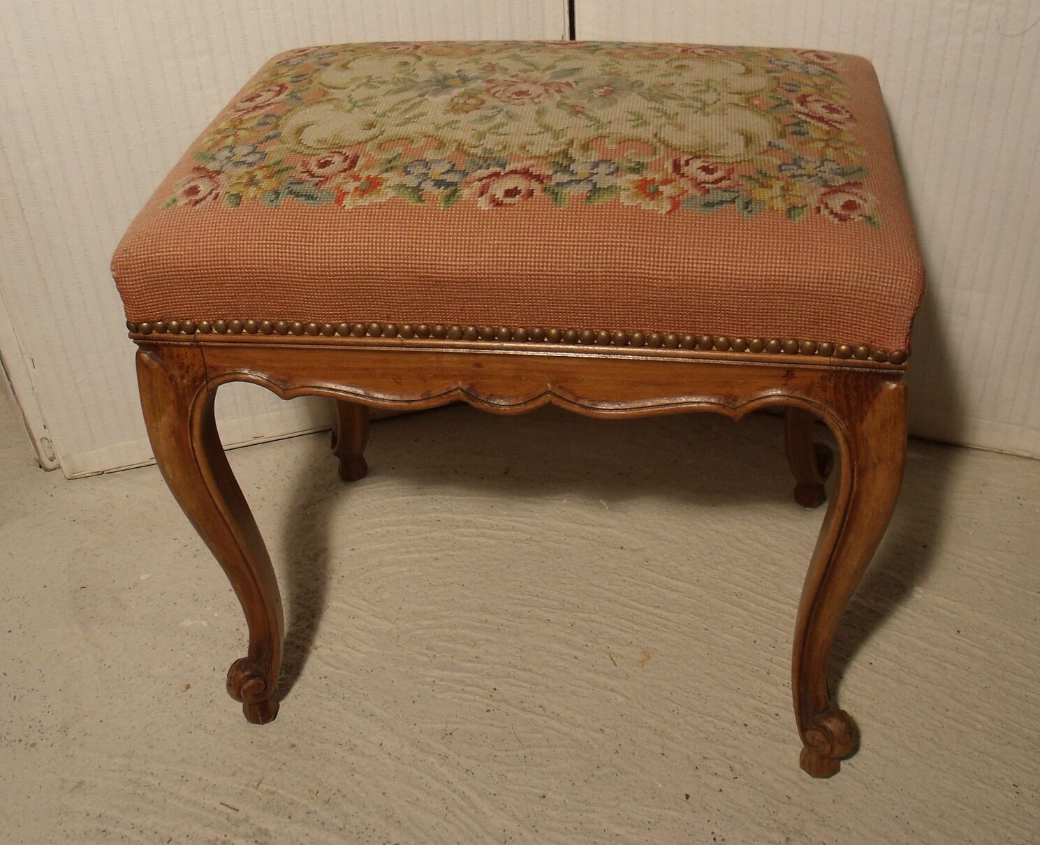 Piano bench bench bench end of bed