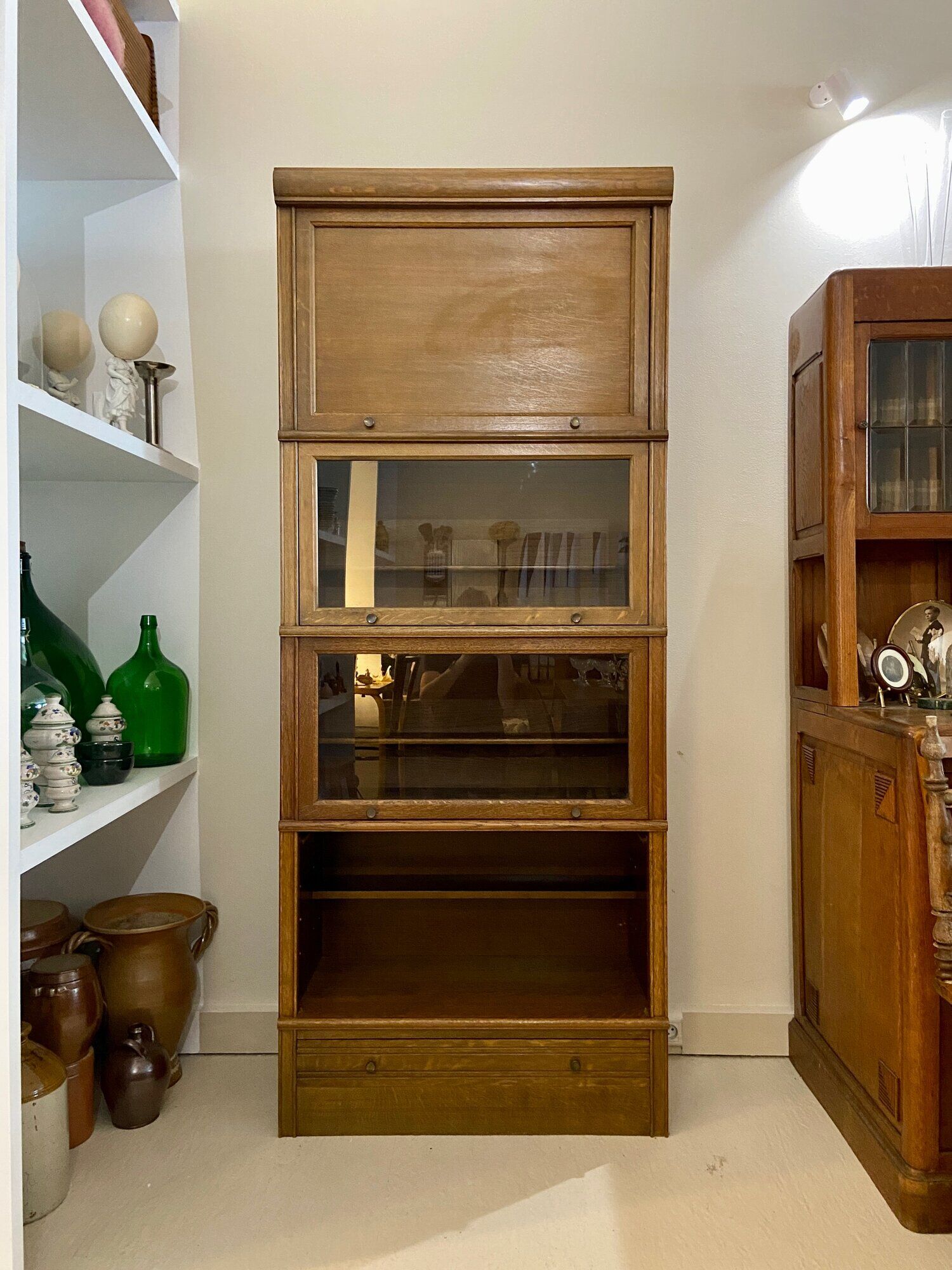 Dark wood display case 4 compartments and 1 drawer