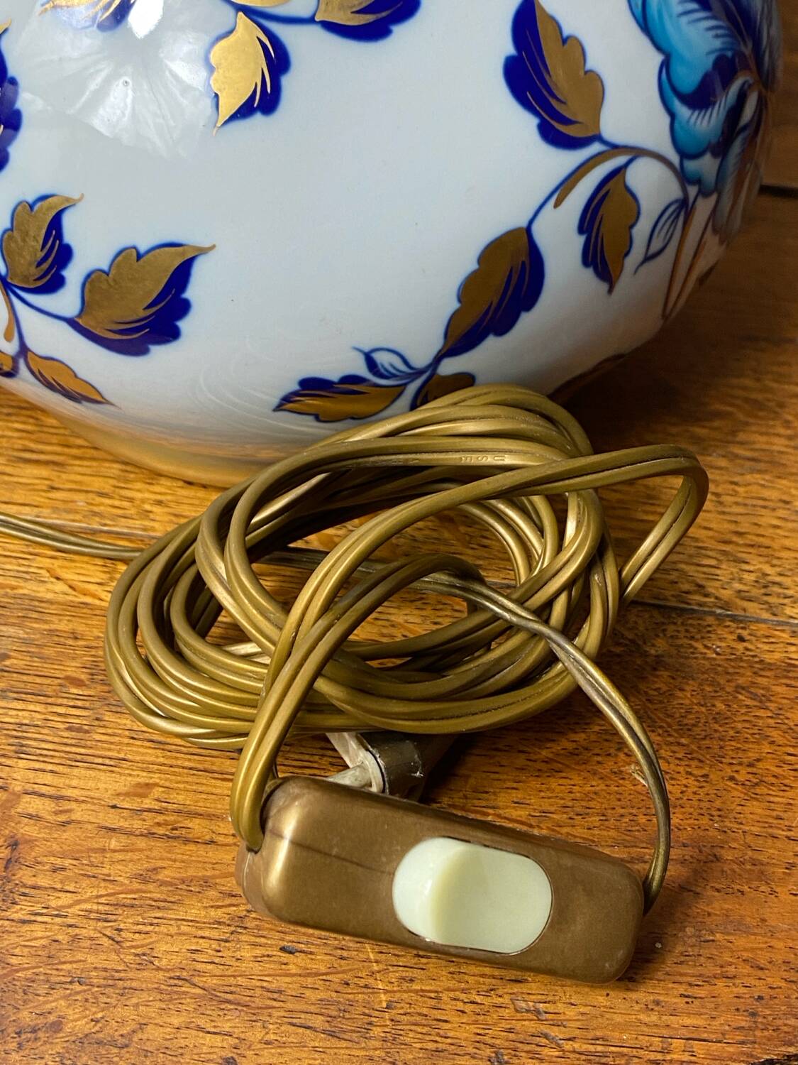 Guila Mangani lamp in porcelain