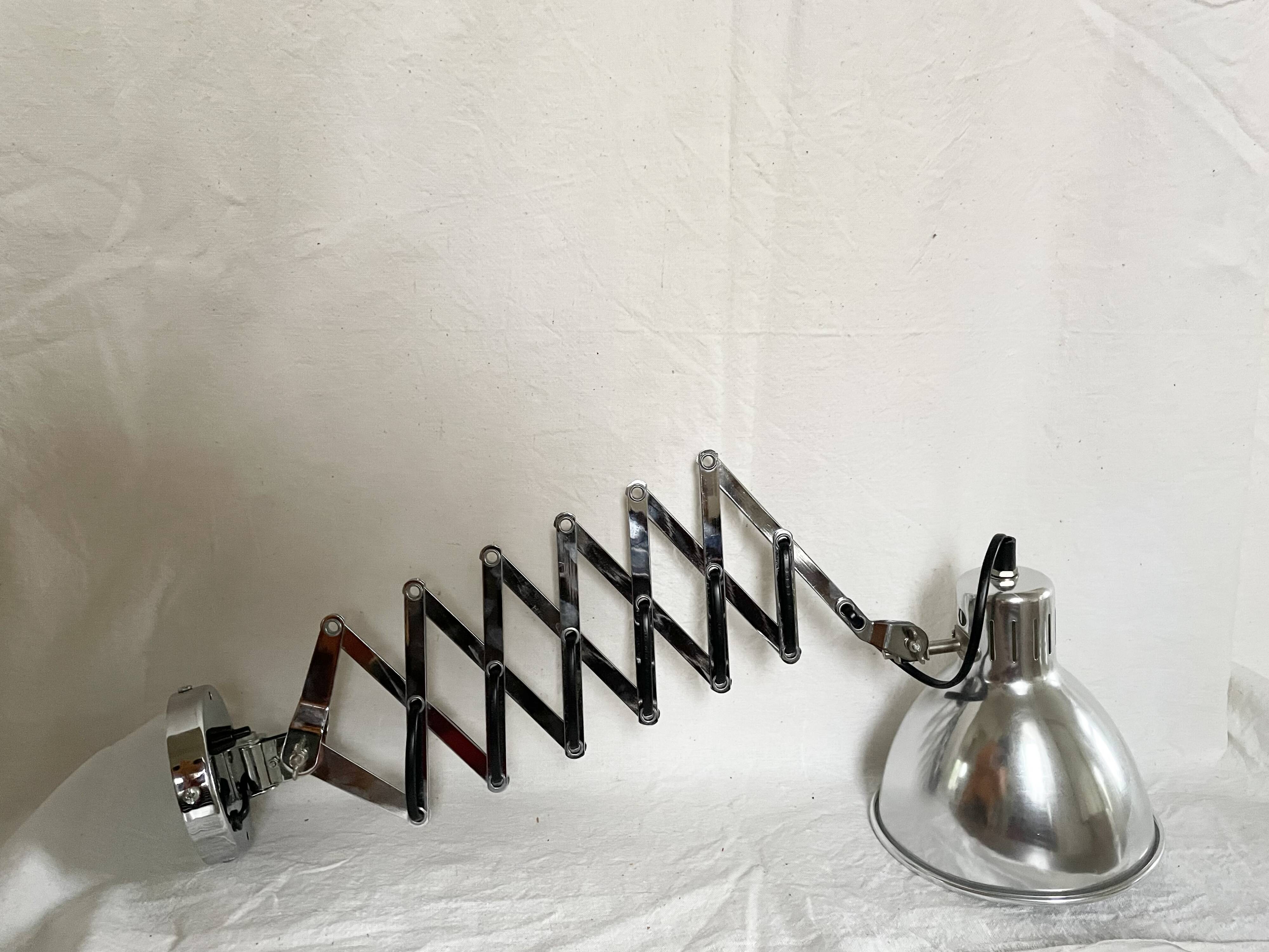 Vintage accordion wall light in chrome metal.