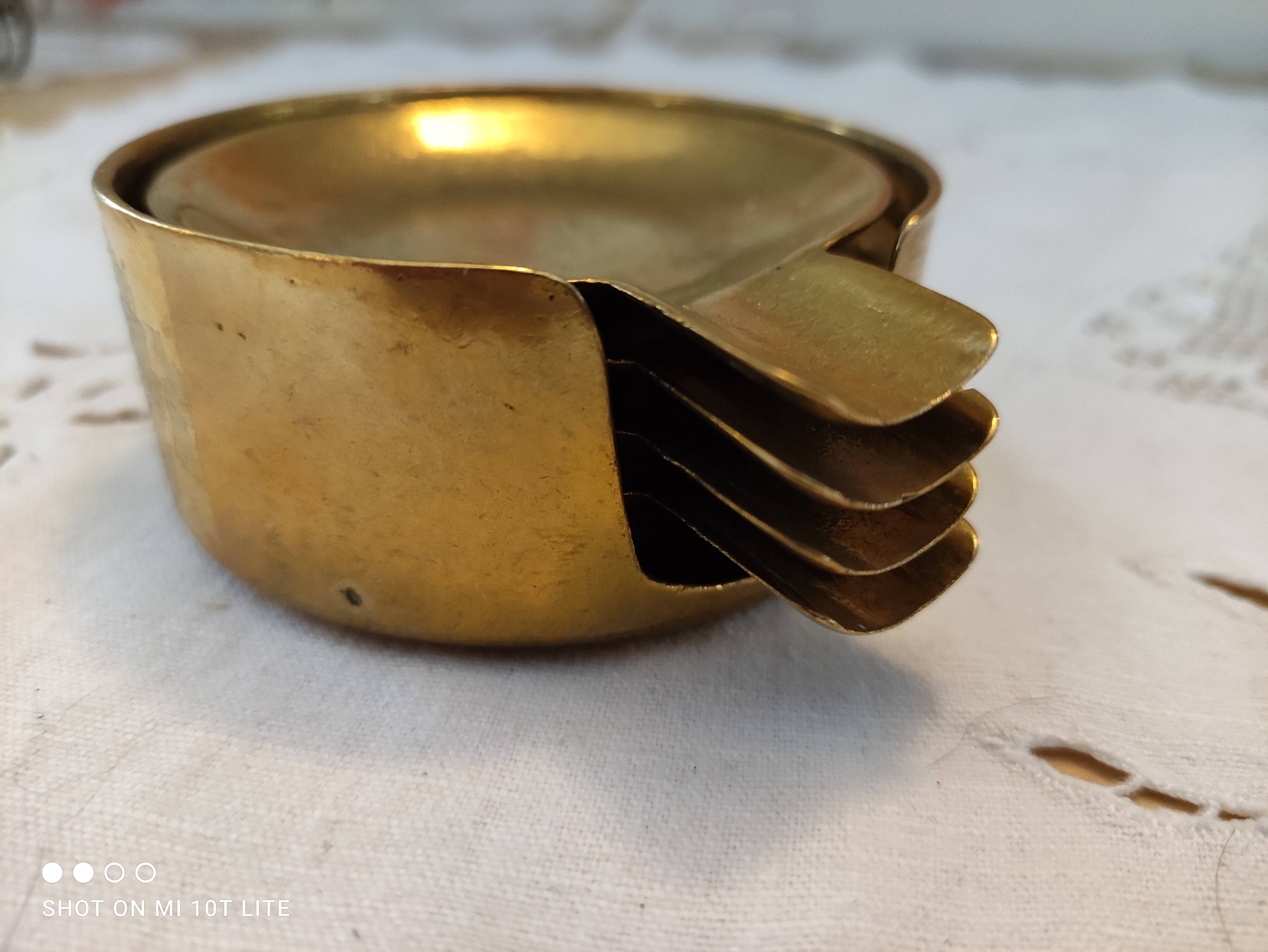 Set 5 pieces of 4 individual ashtrays in old brass
