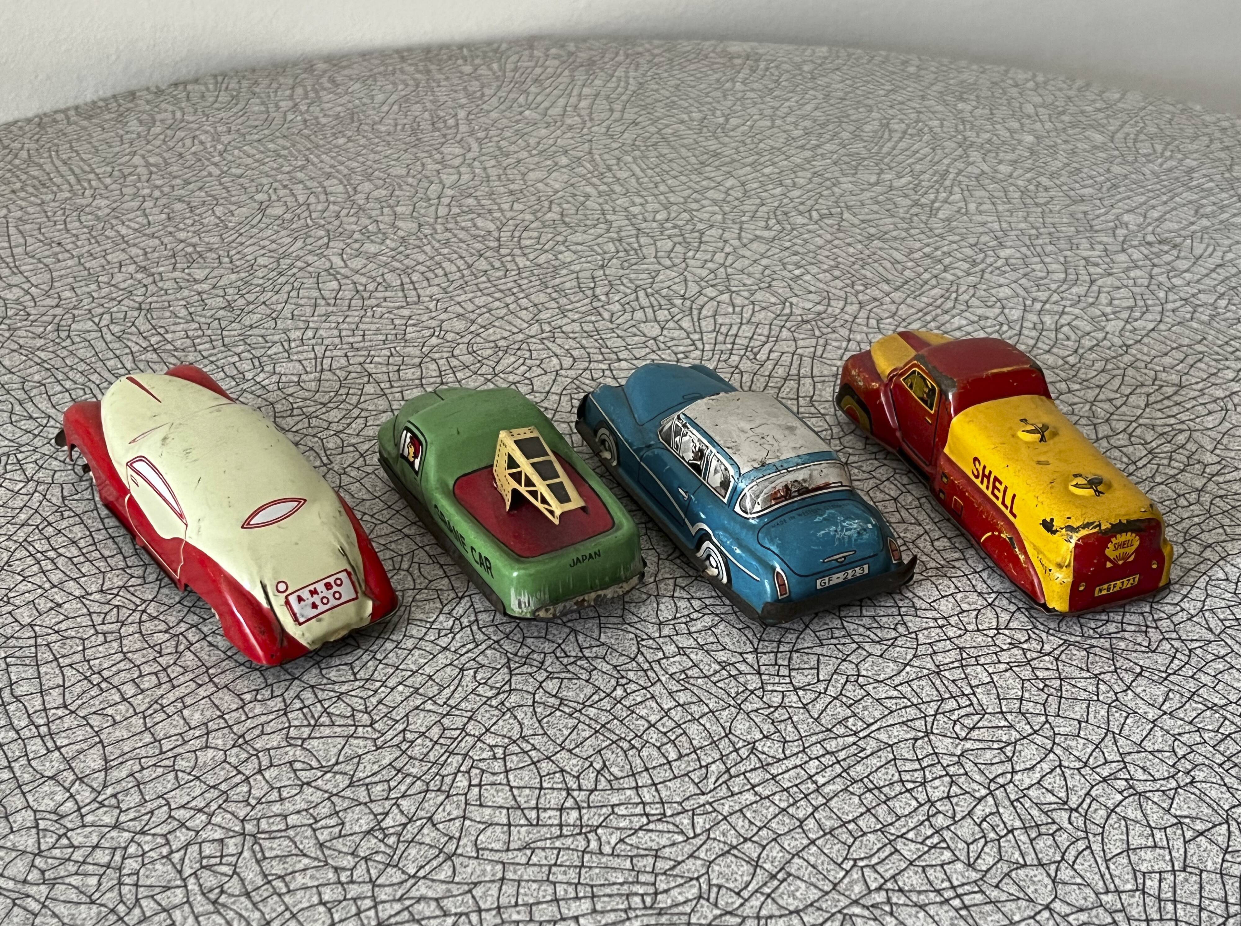 Lot of 4 metal cars, old toys