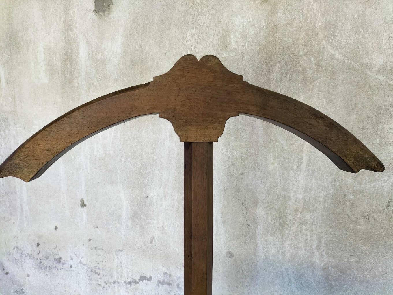 Chapeau holder/chasuble holder