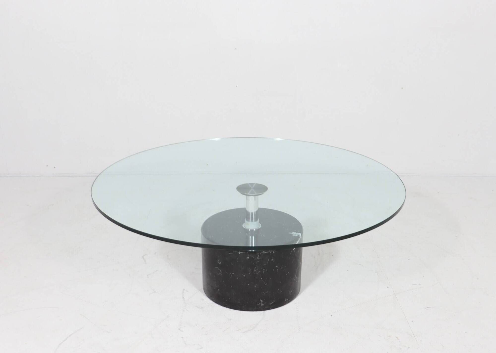 Giorgio et Maurizio Cattelan. Table basse/table basse, marbre, Italie, années 1980