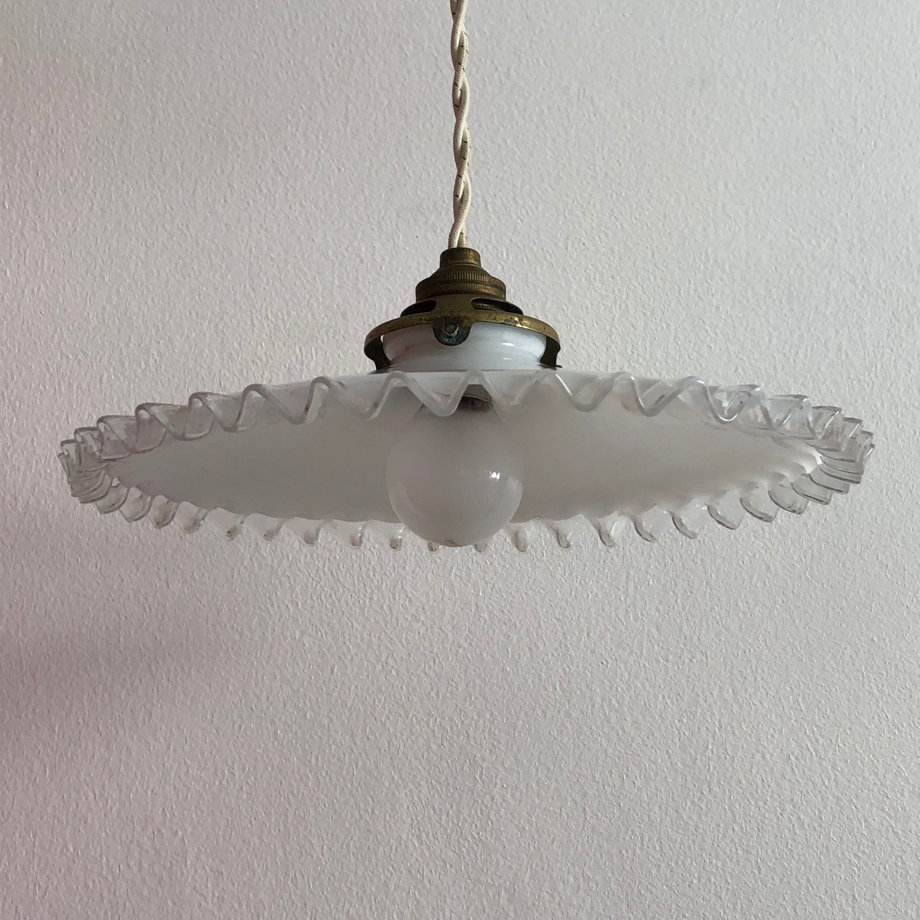 Suspension opaline, éclairage vintage