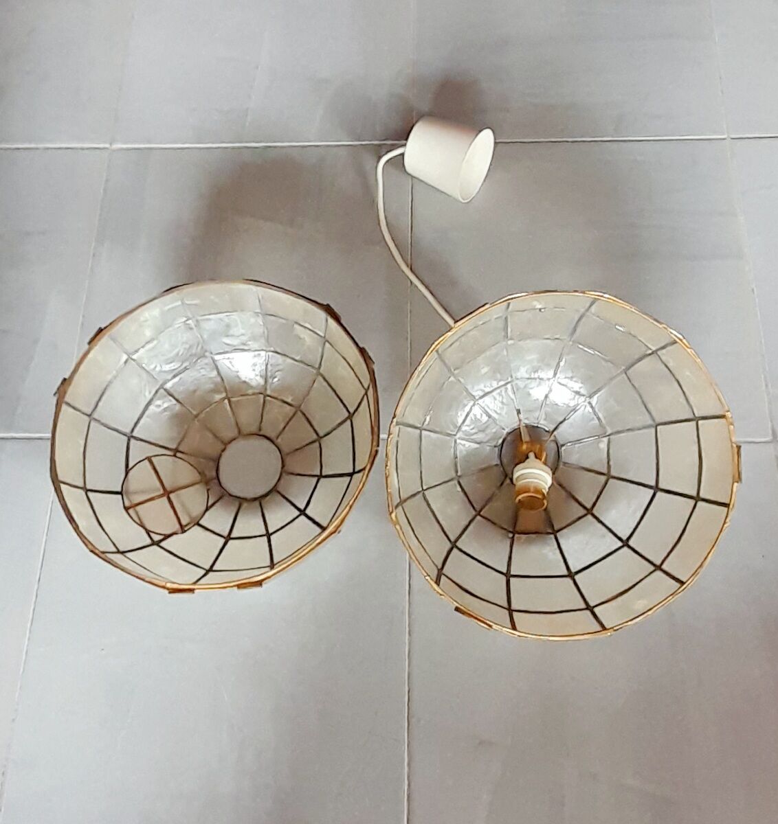 Suspension boule nacre et laiton 70s