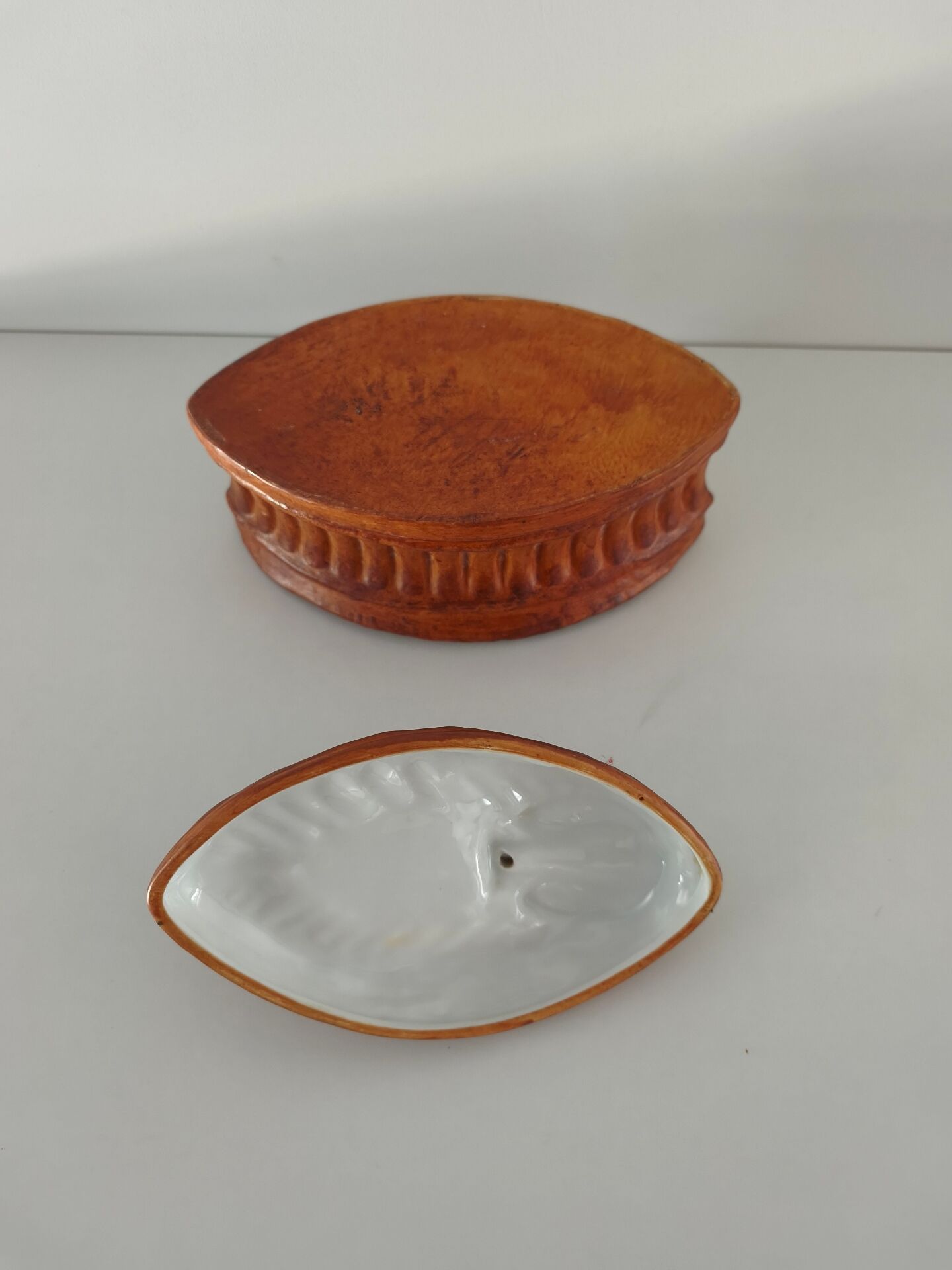 Terrine en porcelaine trompe-l'oeil pâté lièvre lapin