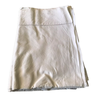 Drap ancien en lin. bordures à bribes brodées