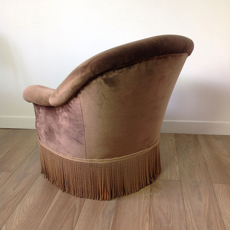 Chocolate toad armchair