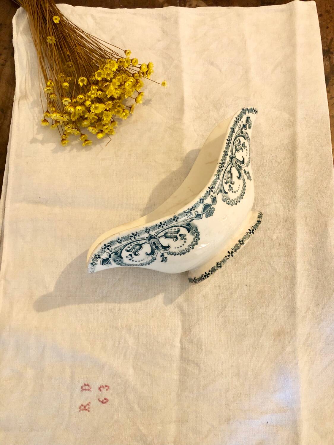 Ironware sauceboat at the Planteur de Caïffa