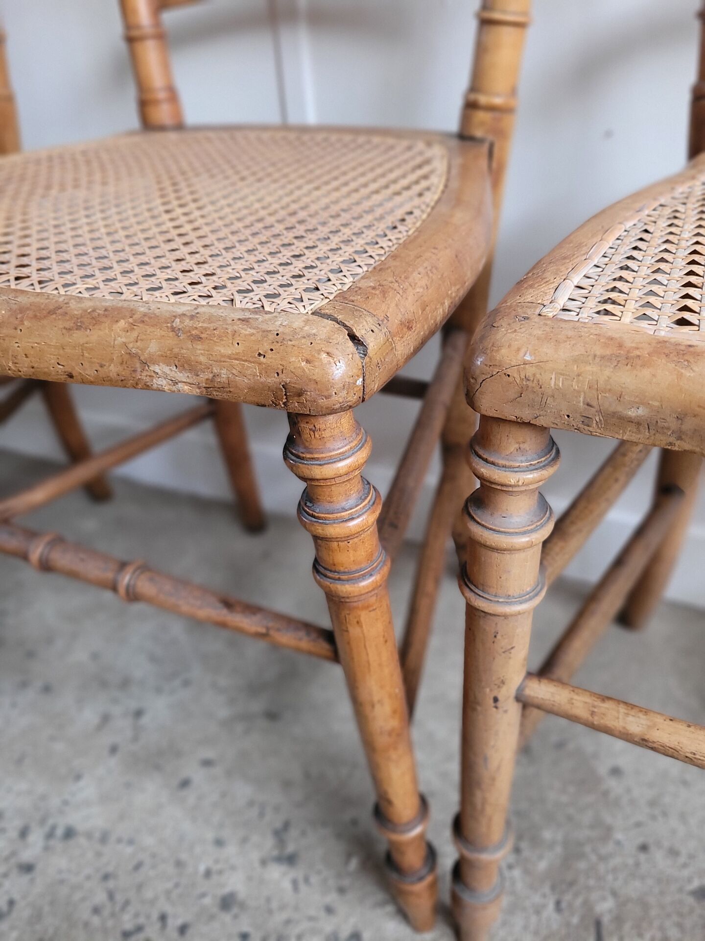 Lot de 4 chaises volantes Louis XVI