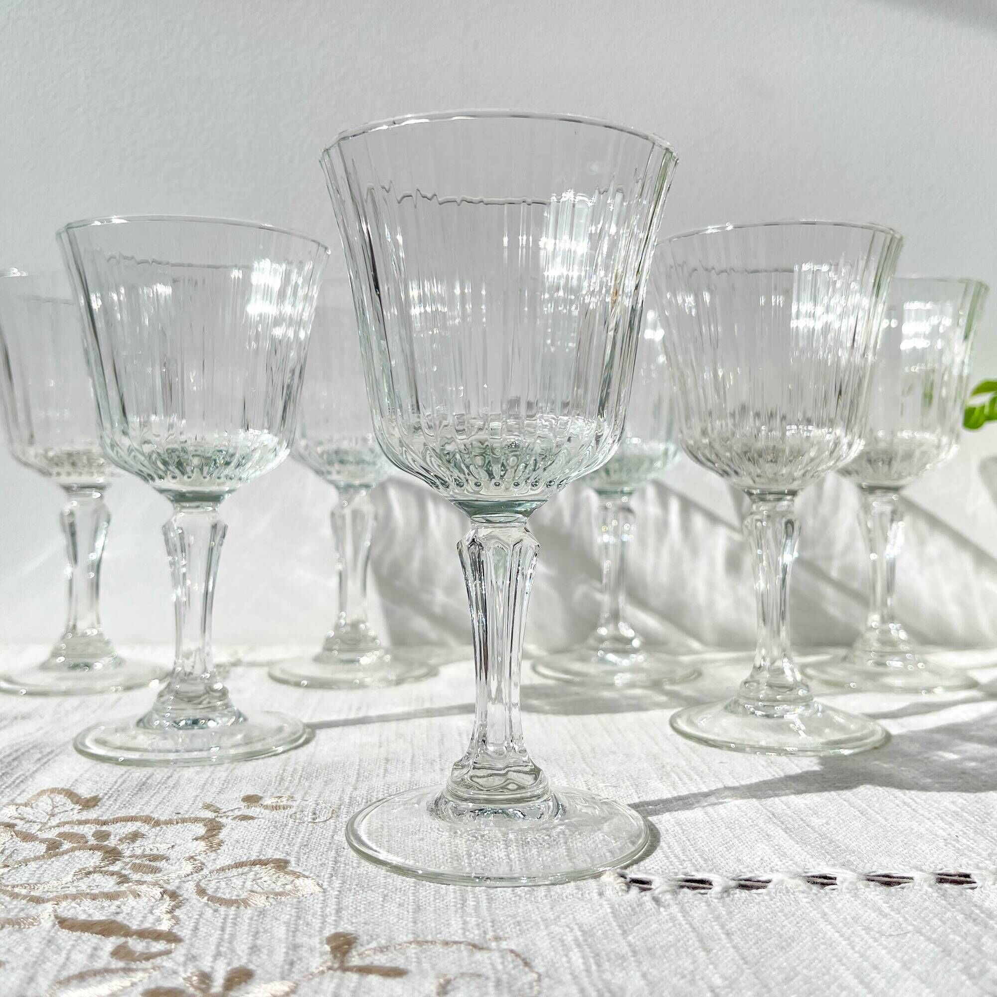 7 Vintage red wine glasses in fluted glass Made in France