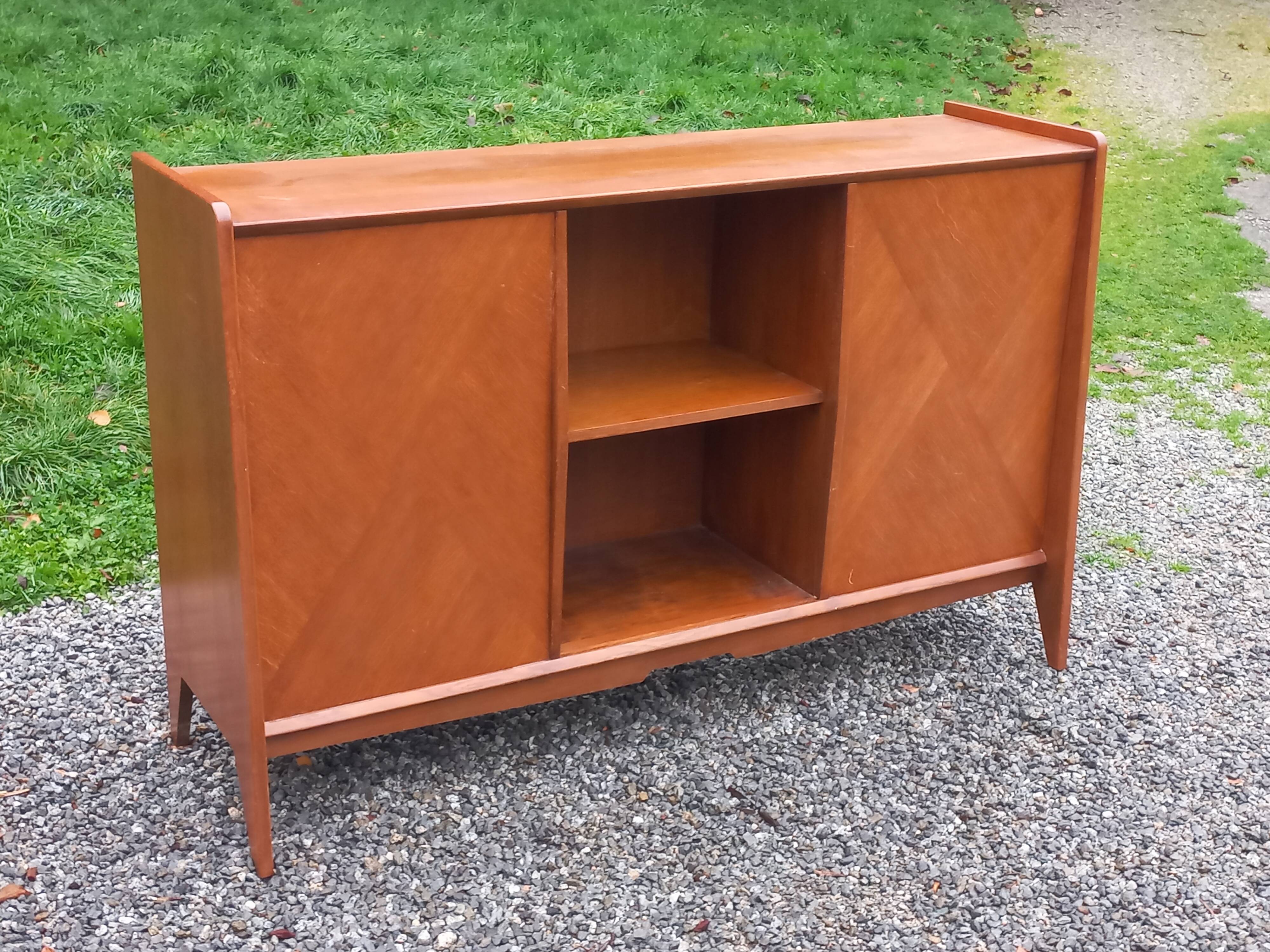 Enfilade vintage en chêne doré portes coulissantes pieds compas 1950