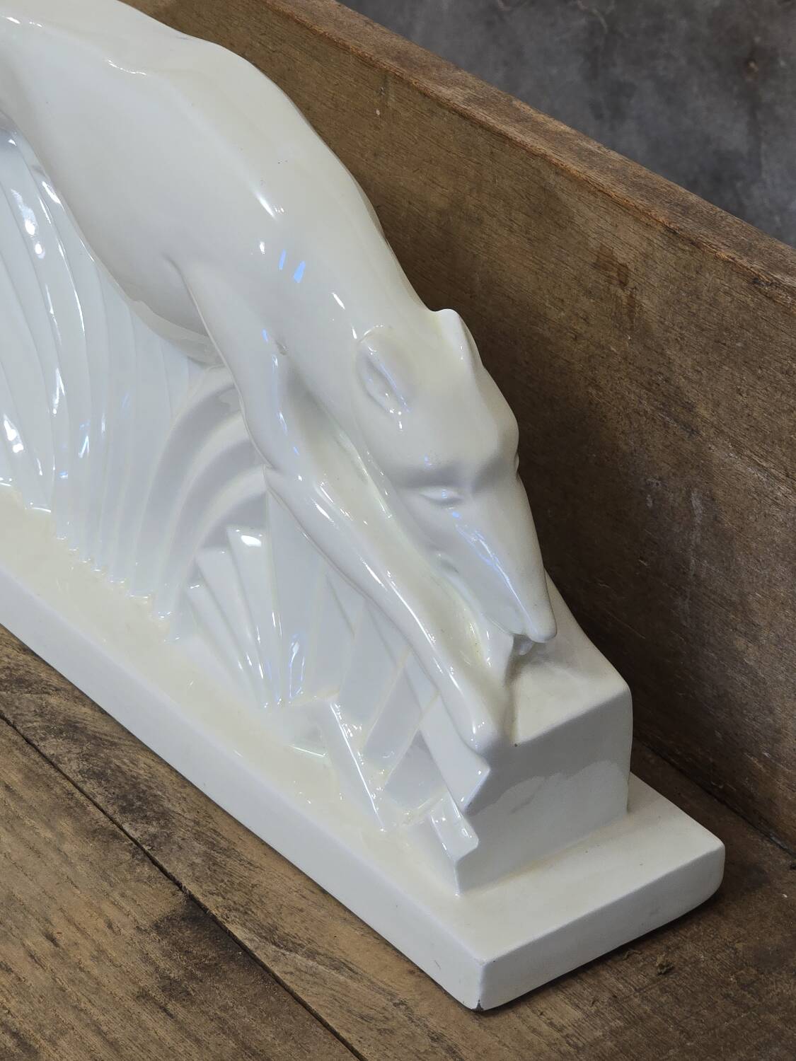 Sculpture en faïence émaillée blanche "lévrier en course" Abel René-Philippe