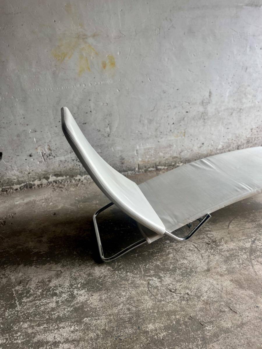 White leather Tuoli lounge chair by Antti Nurmesniemi for Cassina (1970) — chrome frame