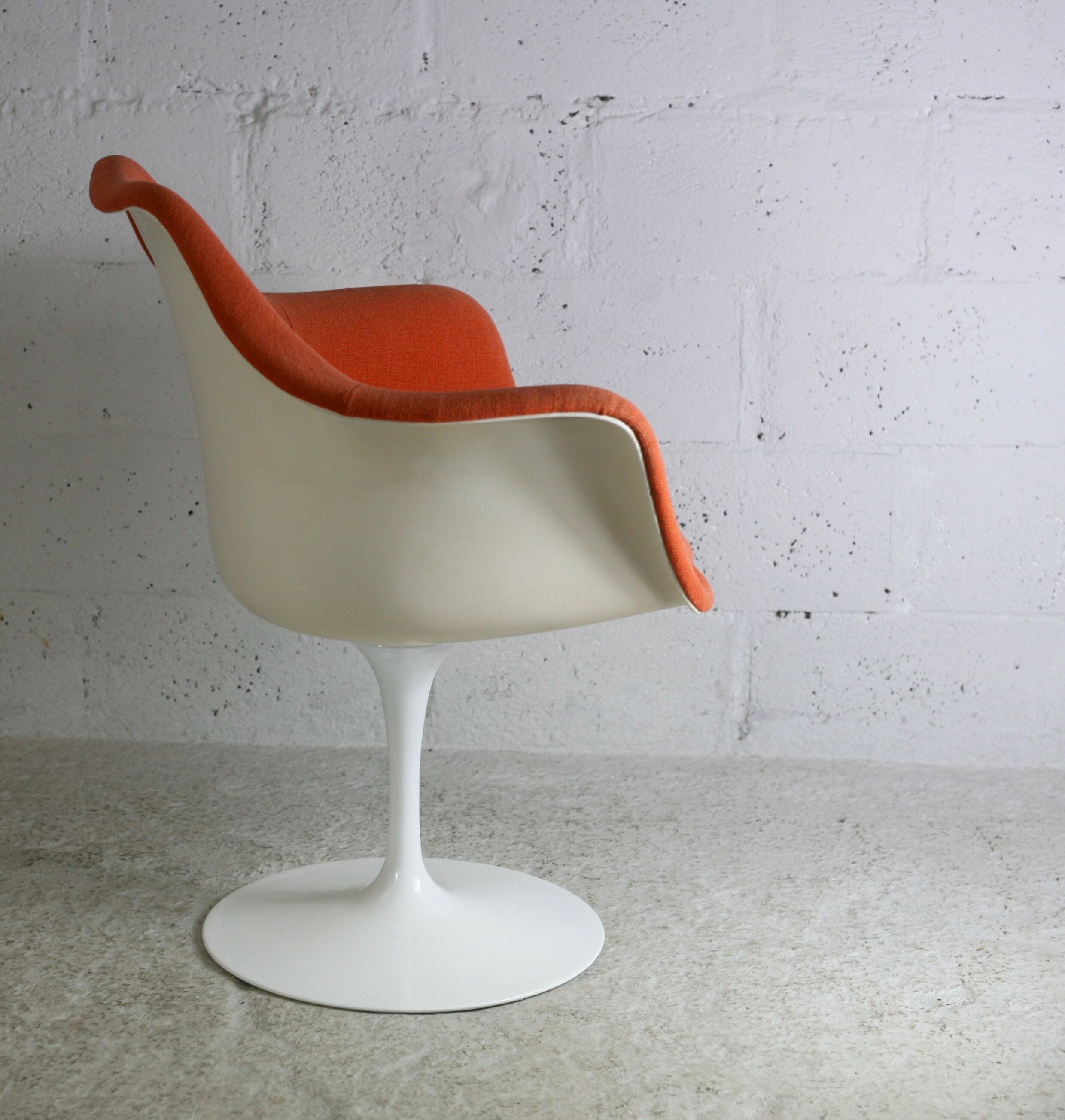 Tulip swivel armchair, Signed Knoll, Eero Saarinen, USA, circa 1960.