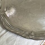 Chiseled serving tray with crossed ribbons in English silver-plated metal
